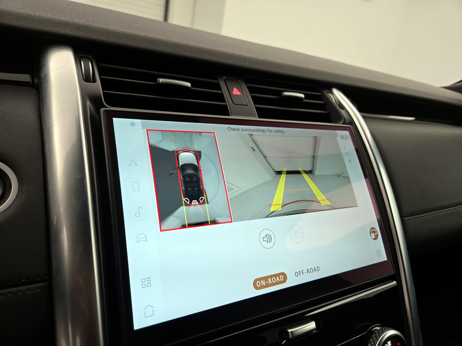 Thumbnail: 2022 Land Rover Discovery - 15