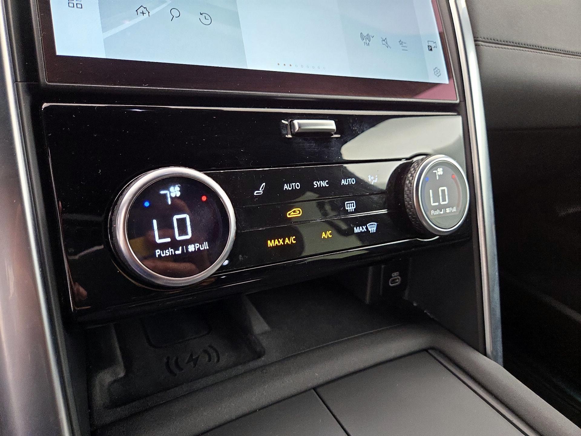 Thumbnail: 2022 Land Rover Discovery - 17