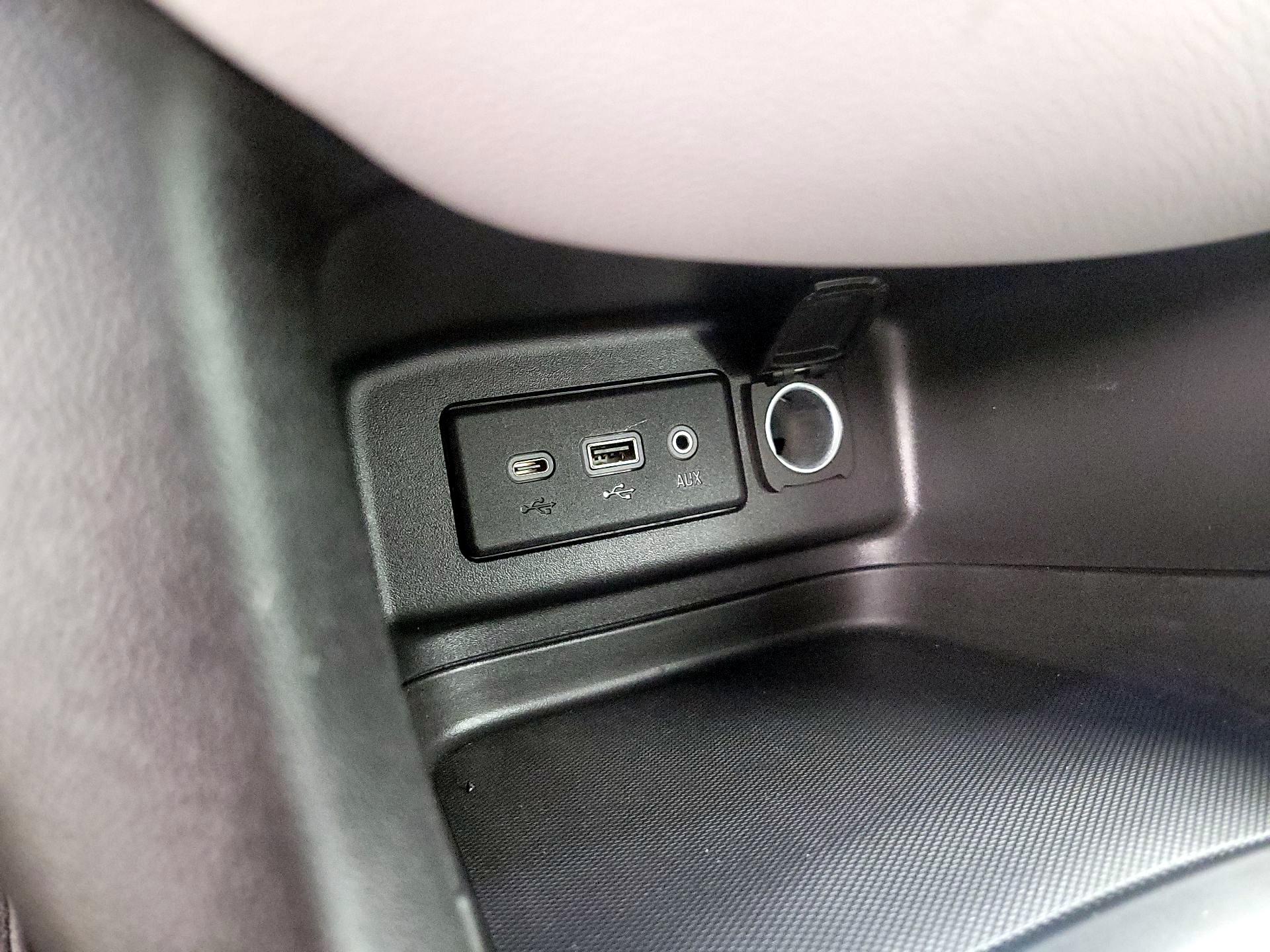 Thumbnail: 2020 Chevrolet Equinox - 18