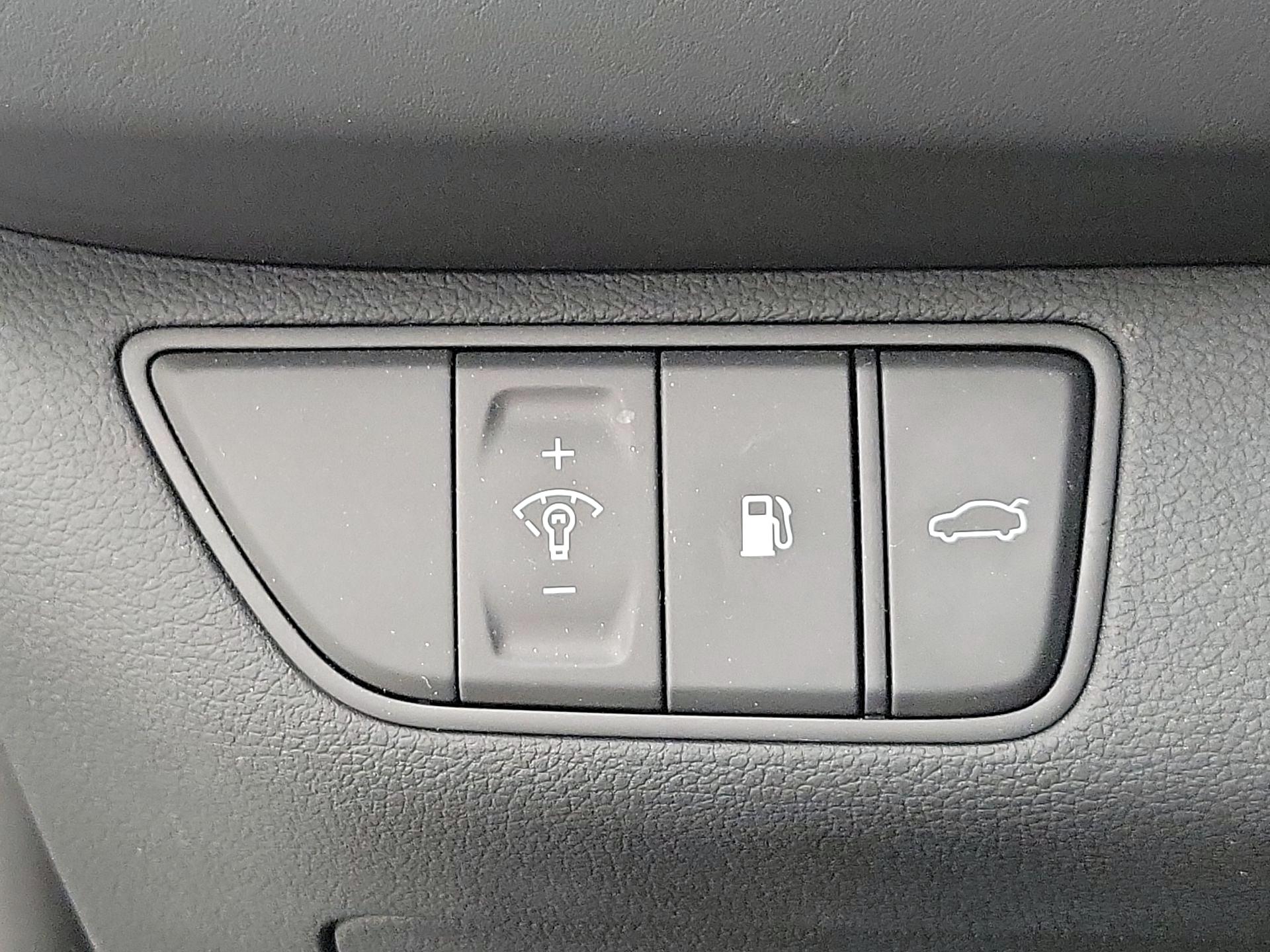 Thumbnail: 2023 Genesis G70 - 13