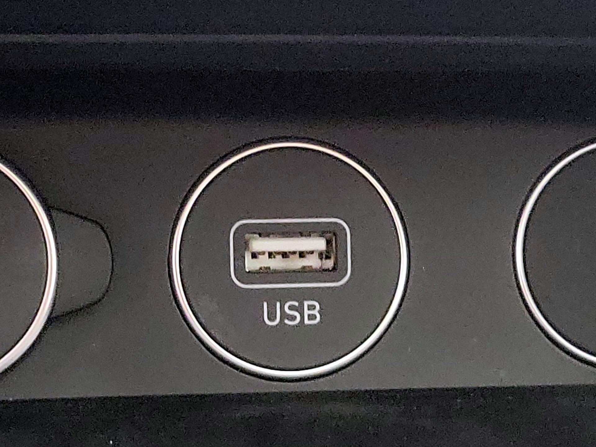 Thumbnail: 2023 Genesis G70 - 19