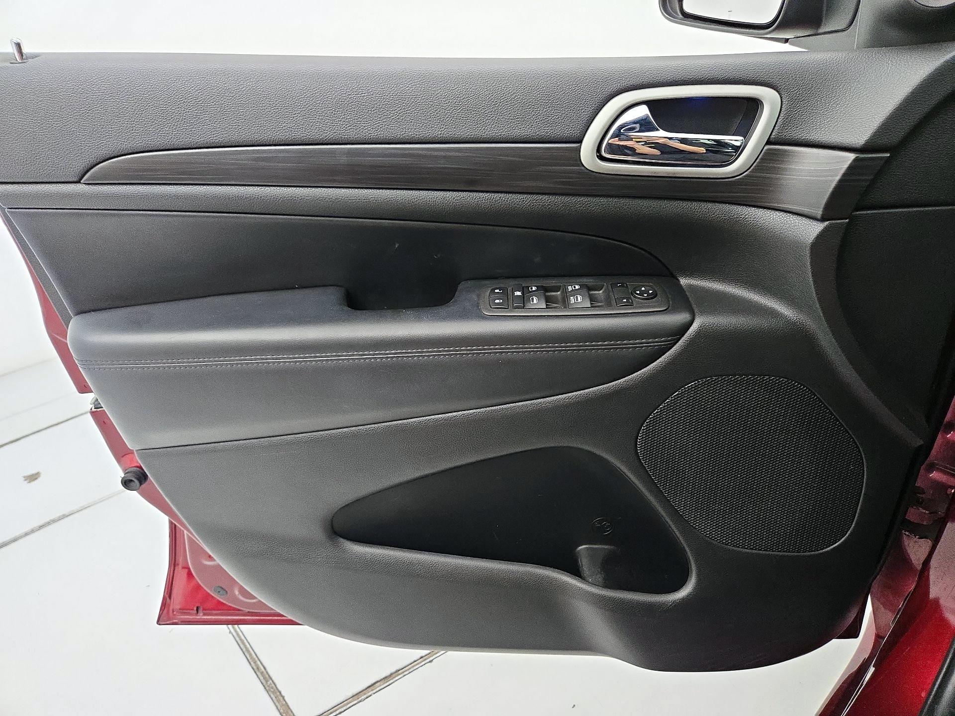 Thumbnail: 2021 Jeep Grand Cherokee - 12