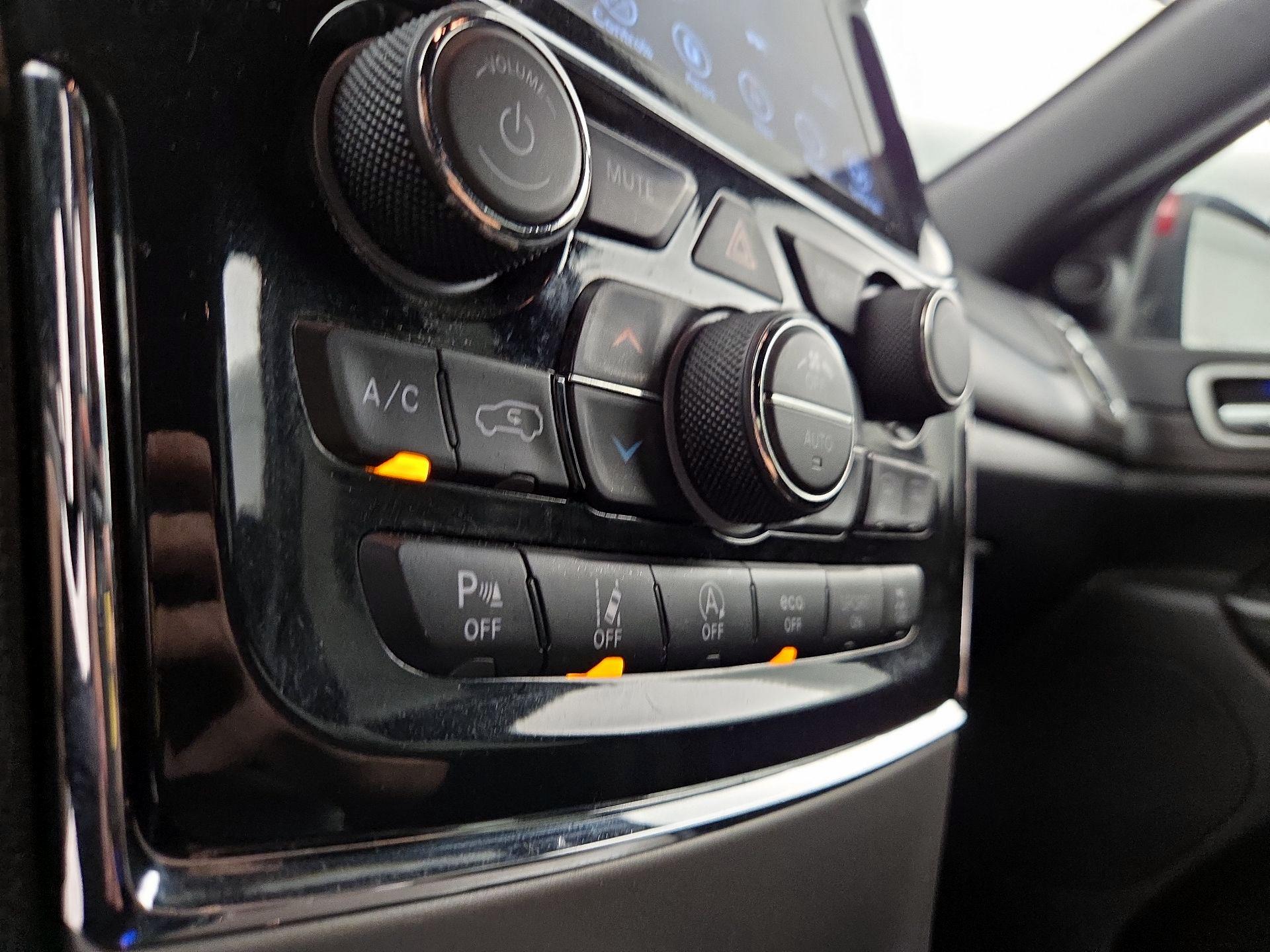 Thumbnail: 2021 Jeep Grand Cherokee - 17