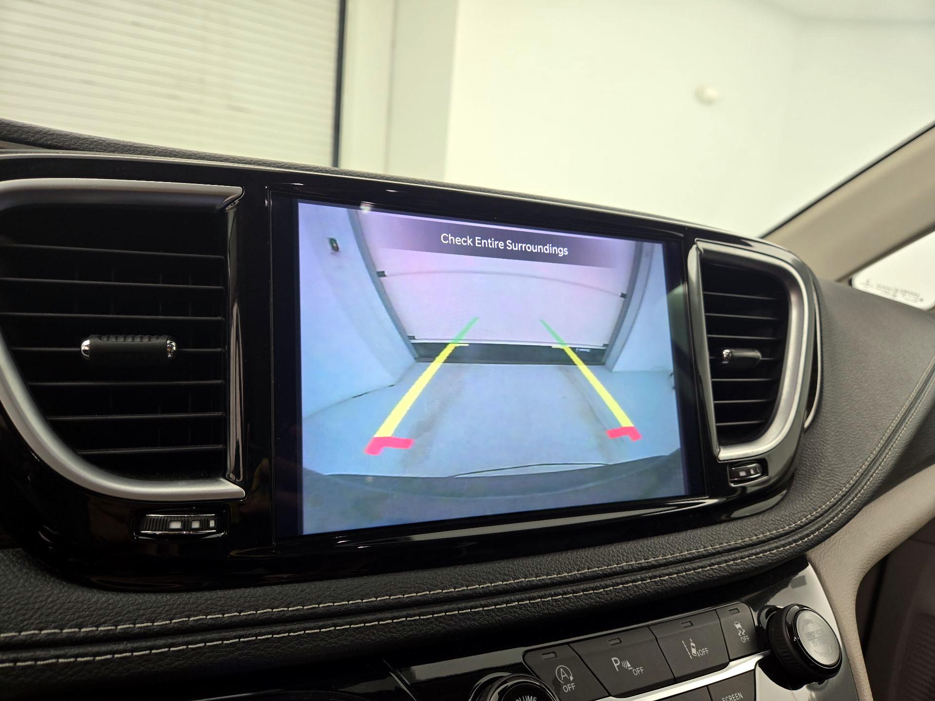 Thumbnail: 2023 Chrysler Pacifica - 15