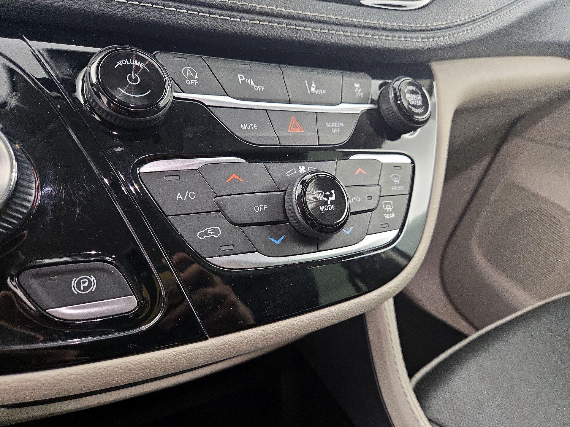 Thumbnail: 2023 Chrysler Pacifica - 17