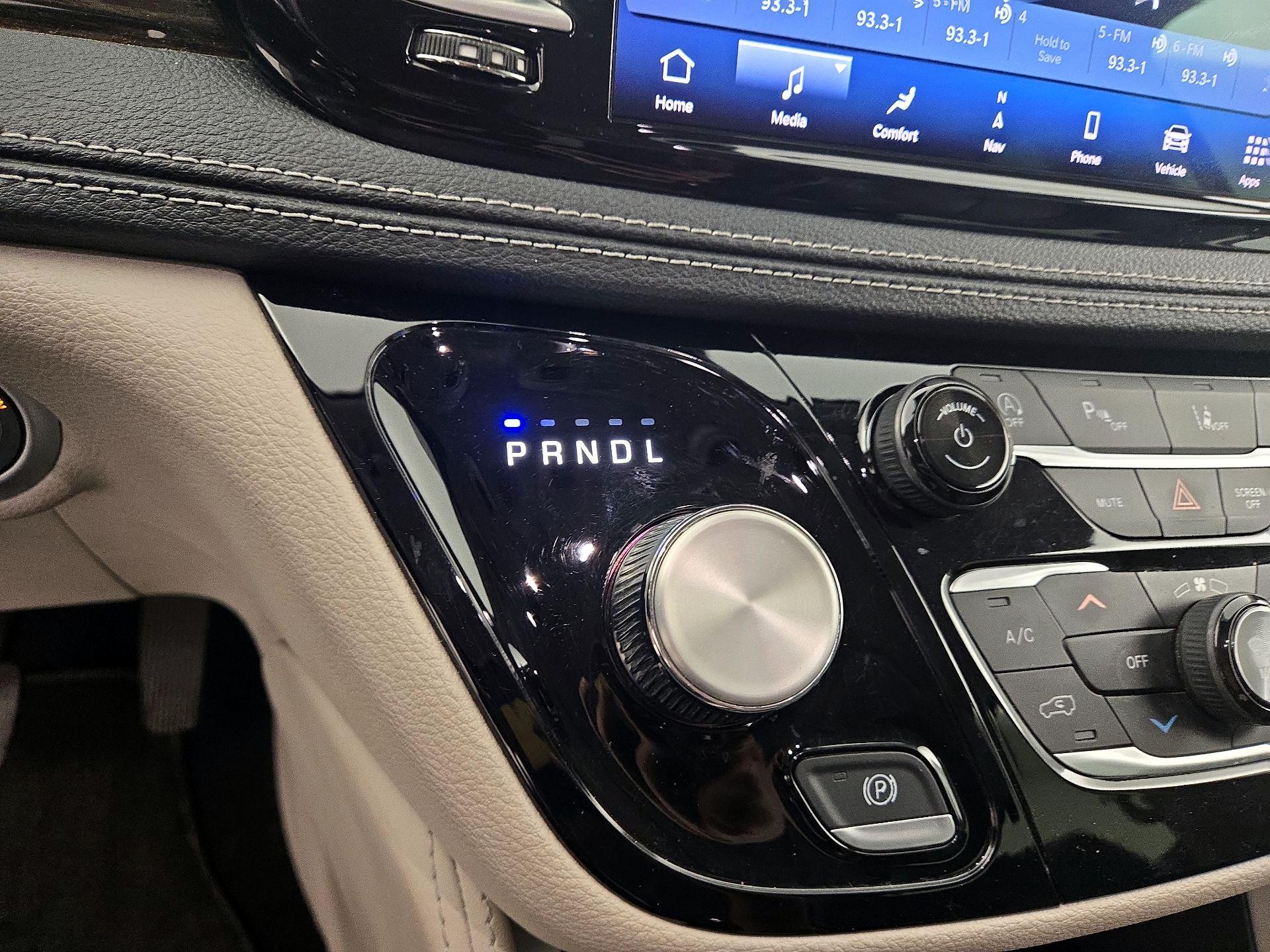 Thumbnail: 2023 Chrysler Pacifica - 18