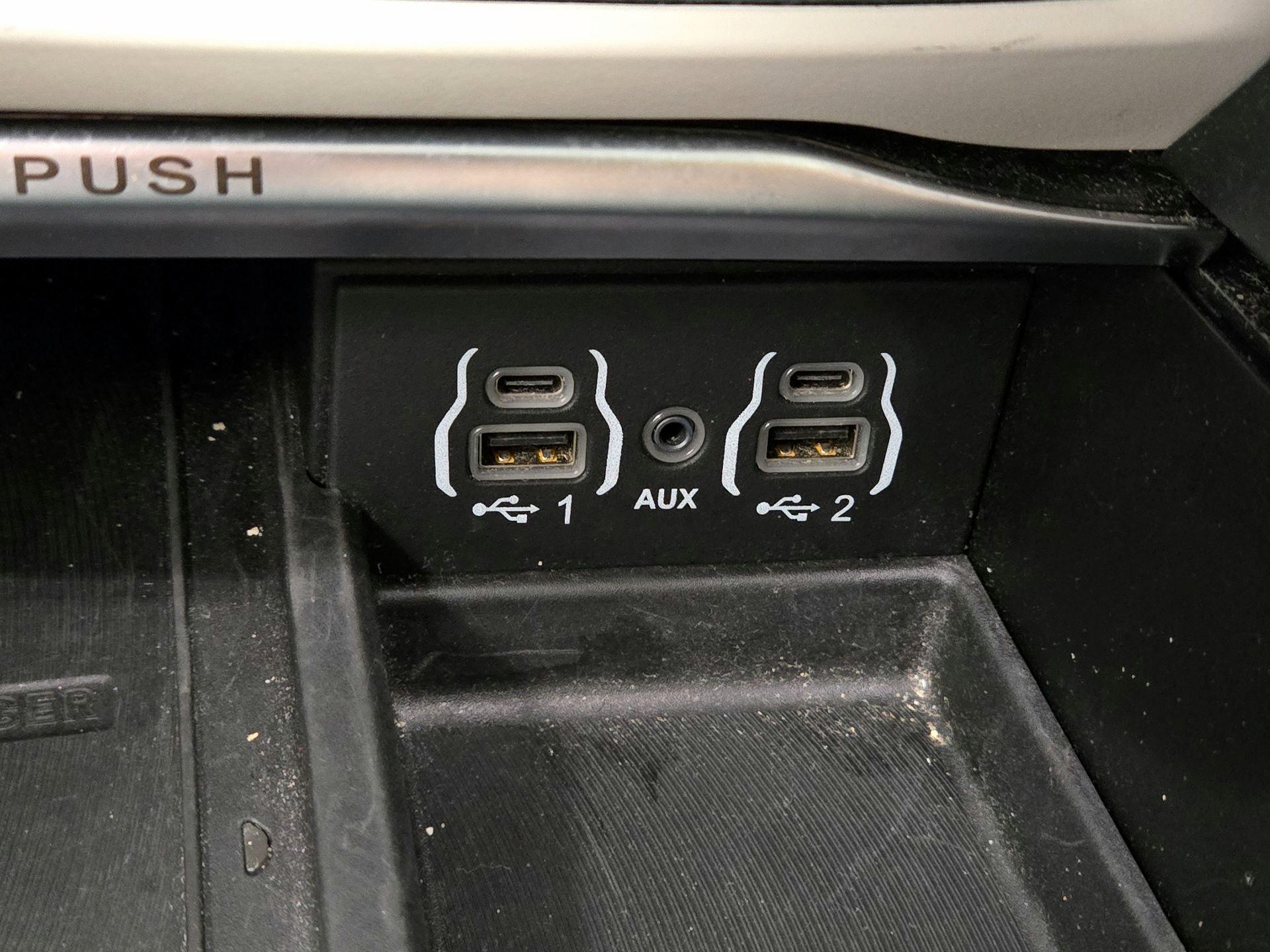 Thumbnail: 2023 Chrysler Pacifica - 19