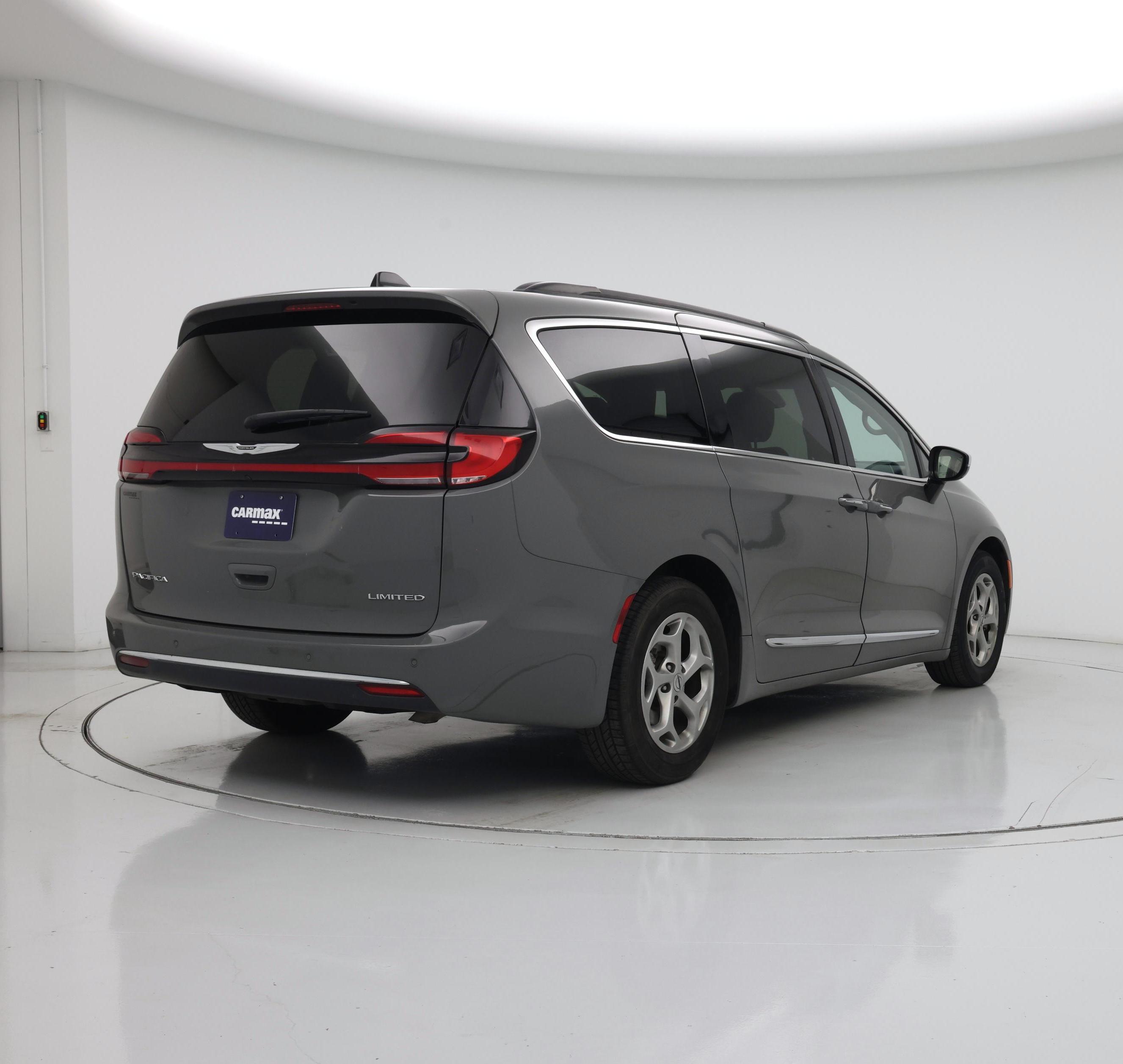 Thumbnail: 2023 Chrysler Pacifica - 8