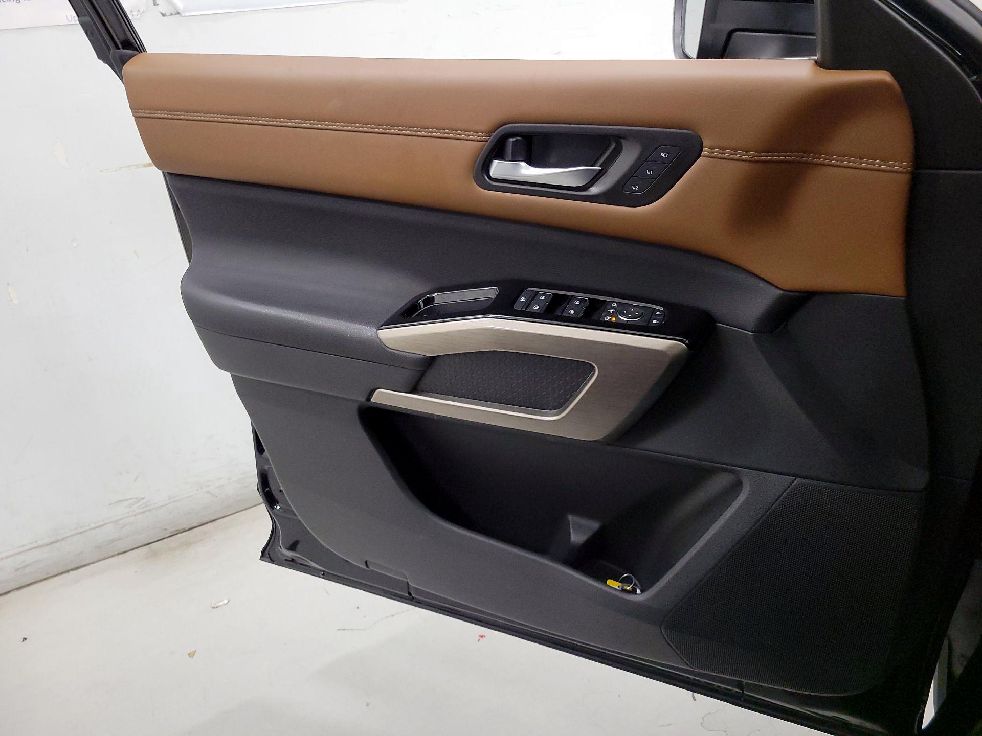 Thumbnail: 2023 Nissan Pathfinder - 12