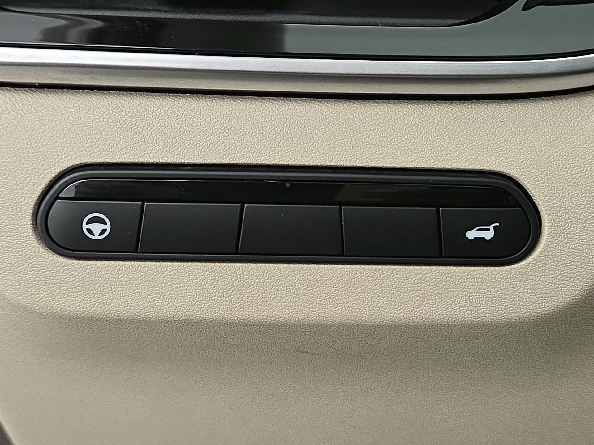 Thumbnail: 2023 INFINITI QX60 - 13