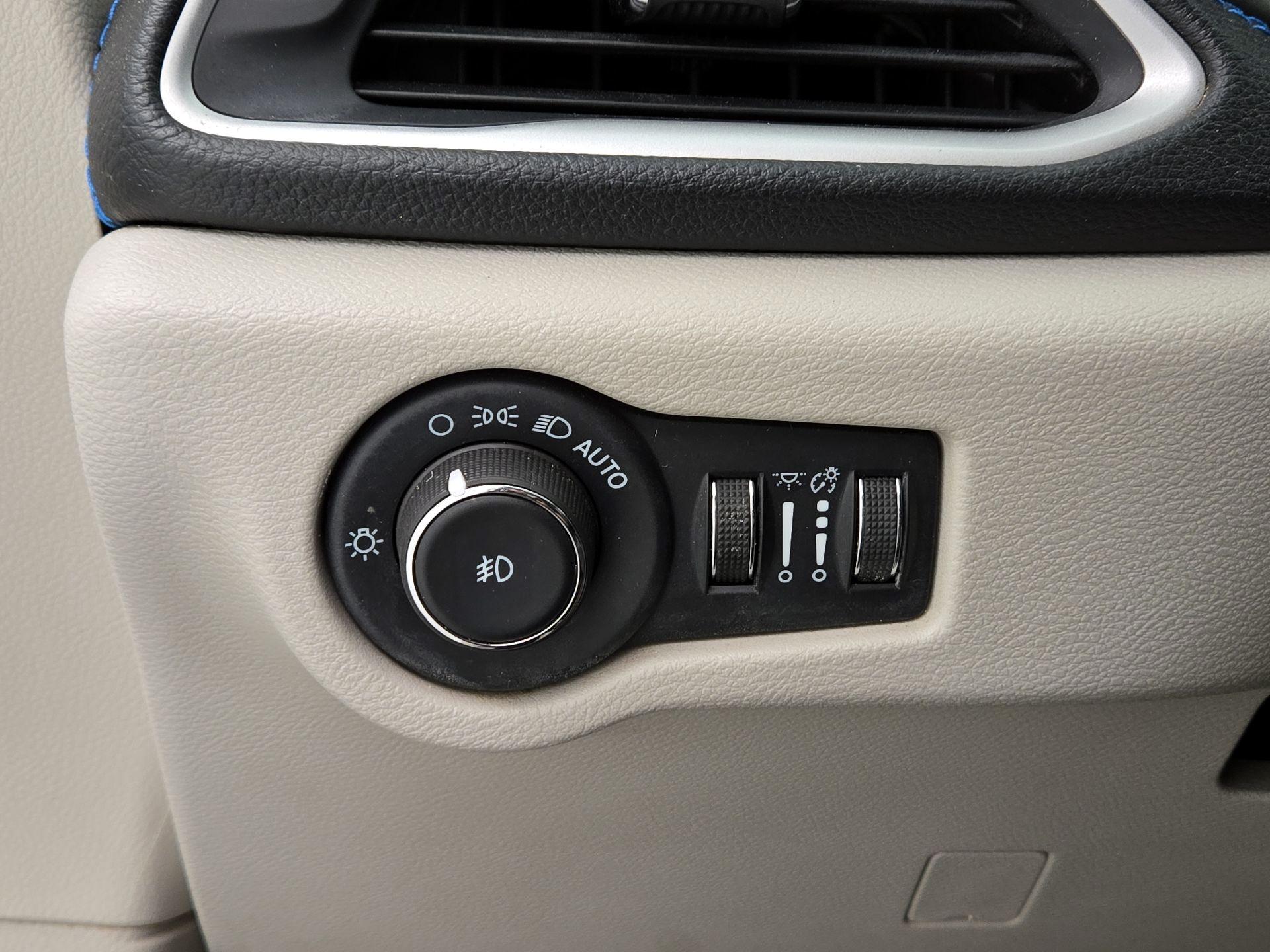 Thumbnail: 2021 Chrysler Pacifica - 13