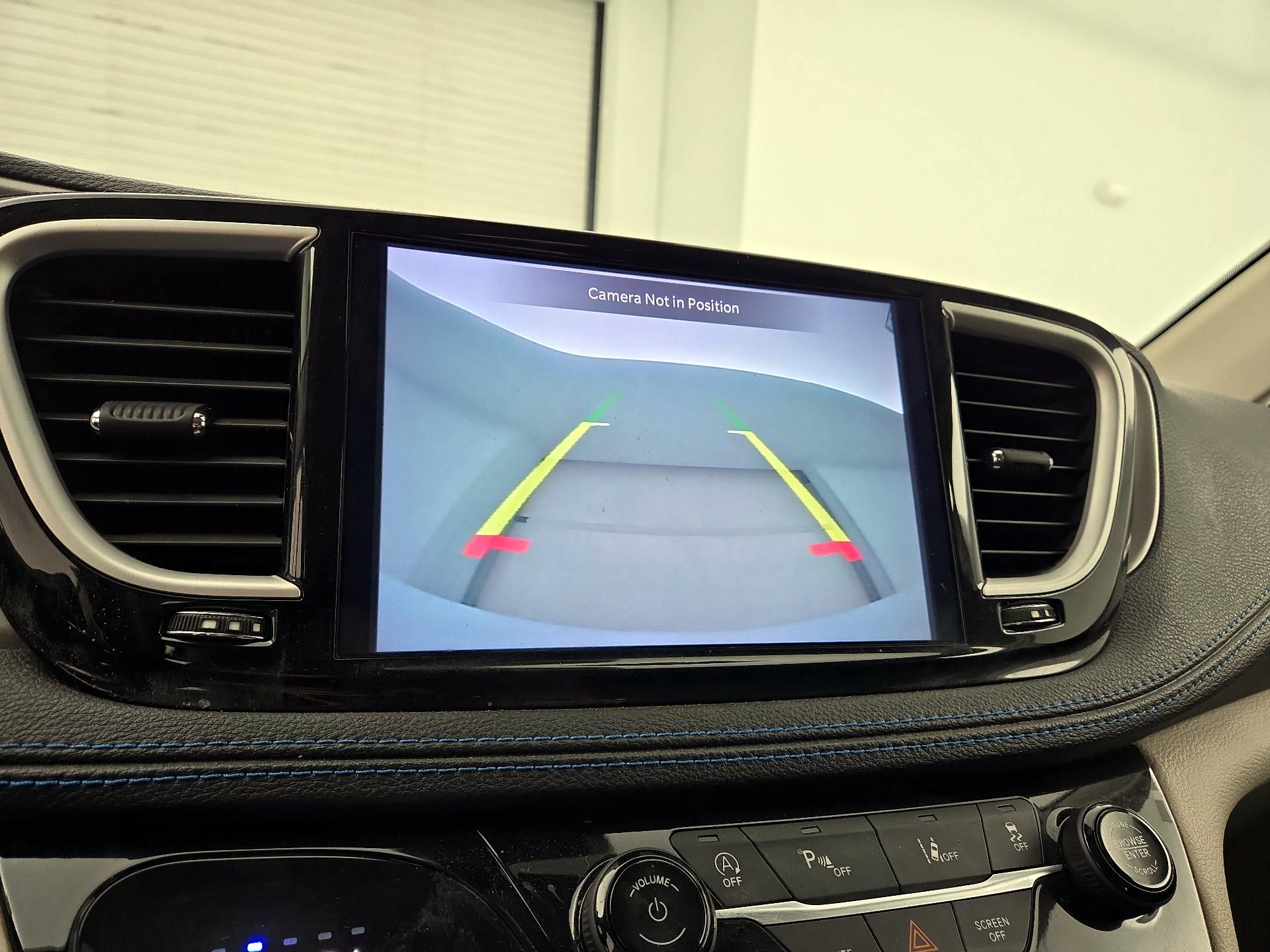 Thumbnail: 2021 Chrysler Pacifica - 14