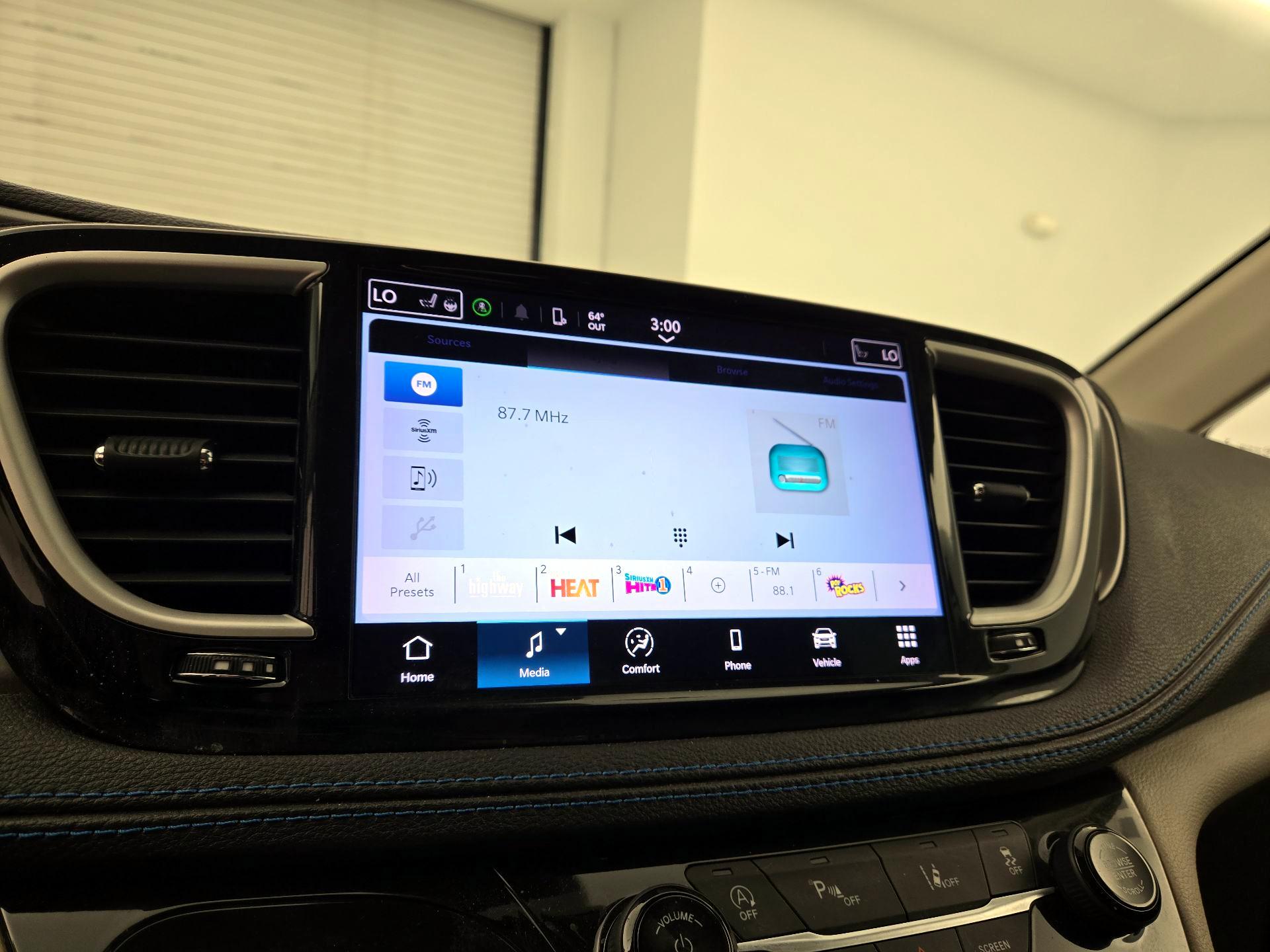 Thumbnail: 2021 Chrysler Pacifica - 15