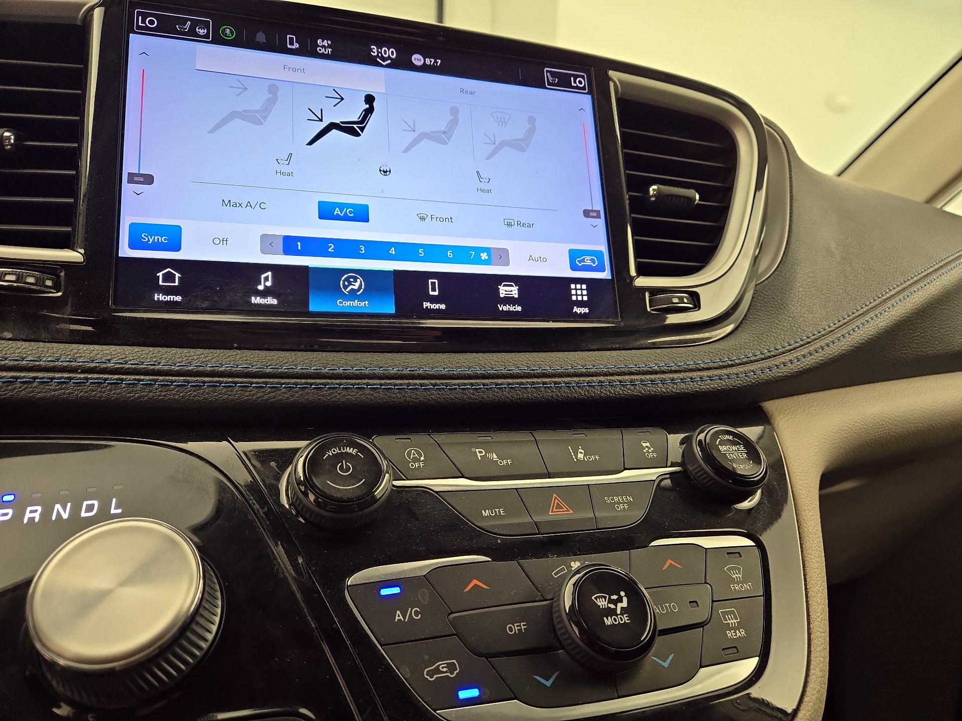 Thumbnail: 2021 Chrysler Pacifica - 16