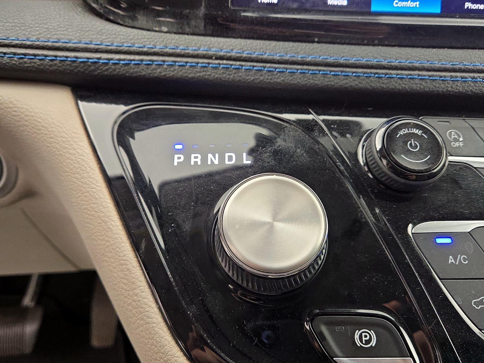 Thumbnail: 2021 Chrysler Pacifica - 17