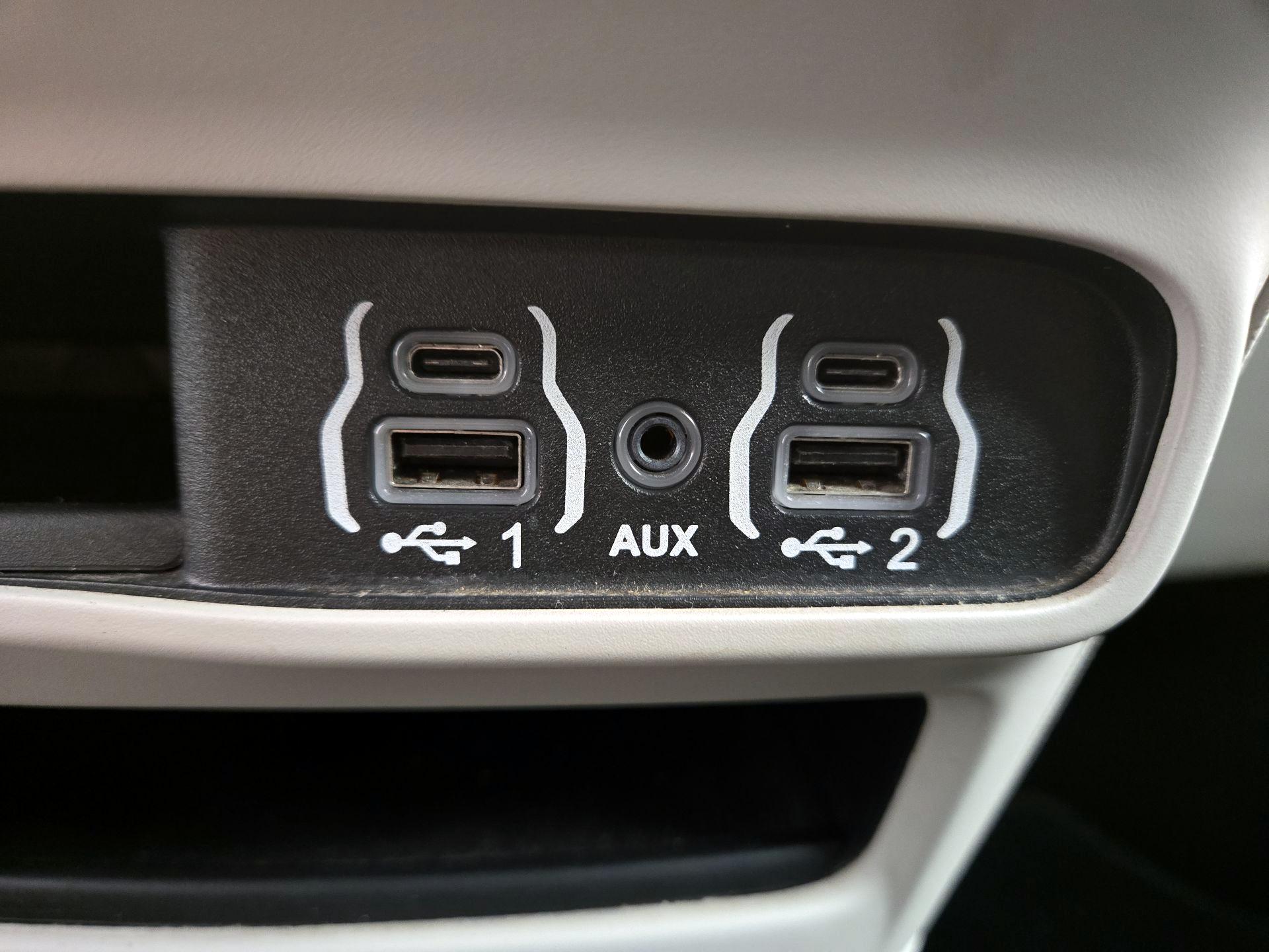 Thumbnail: 2021 Chrysler Pacifica - 18