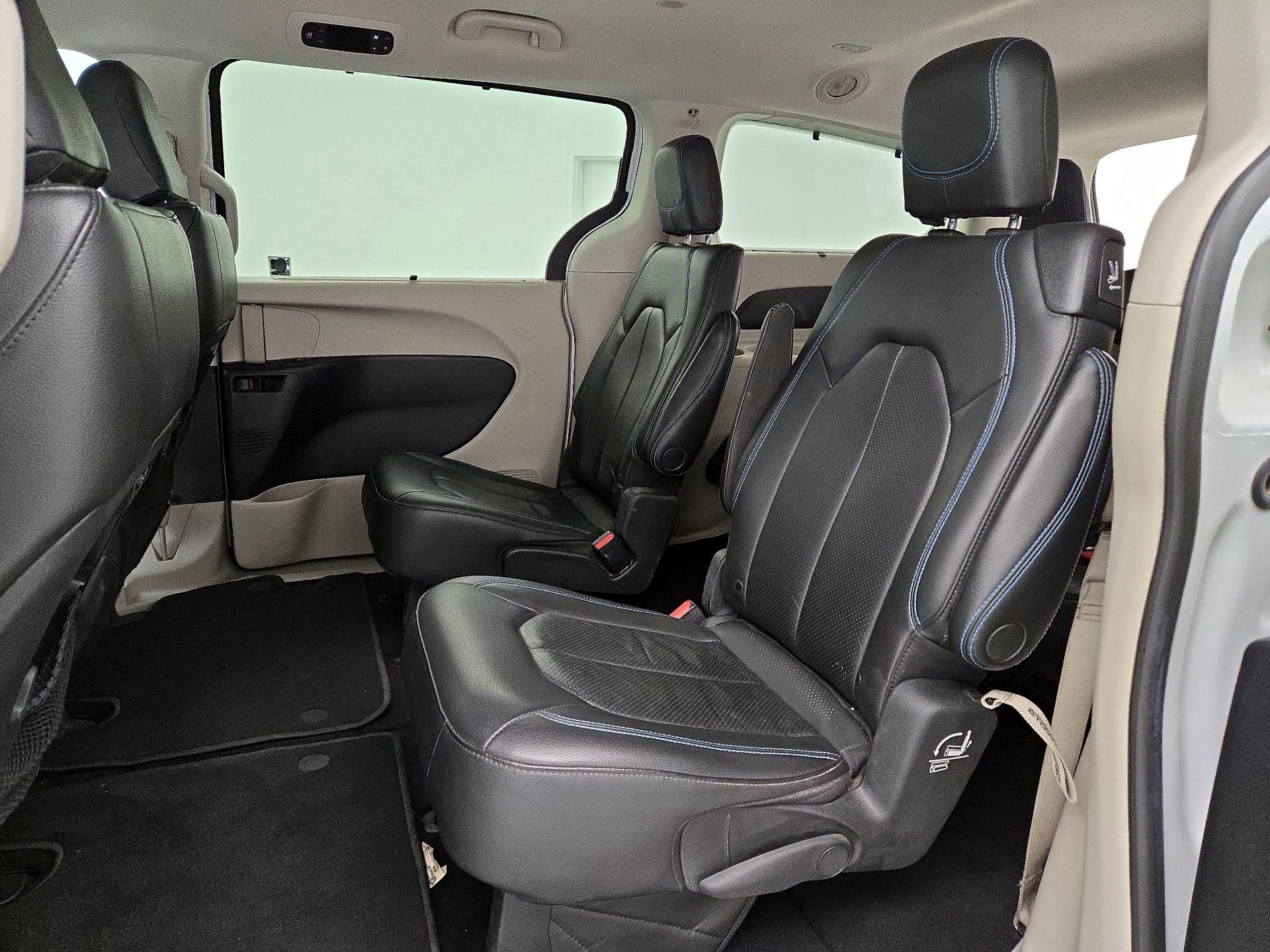 Thumbnail: 2021 Chrysler Pacifica - 19