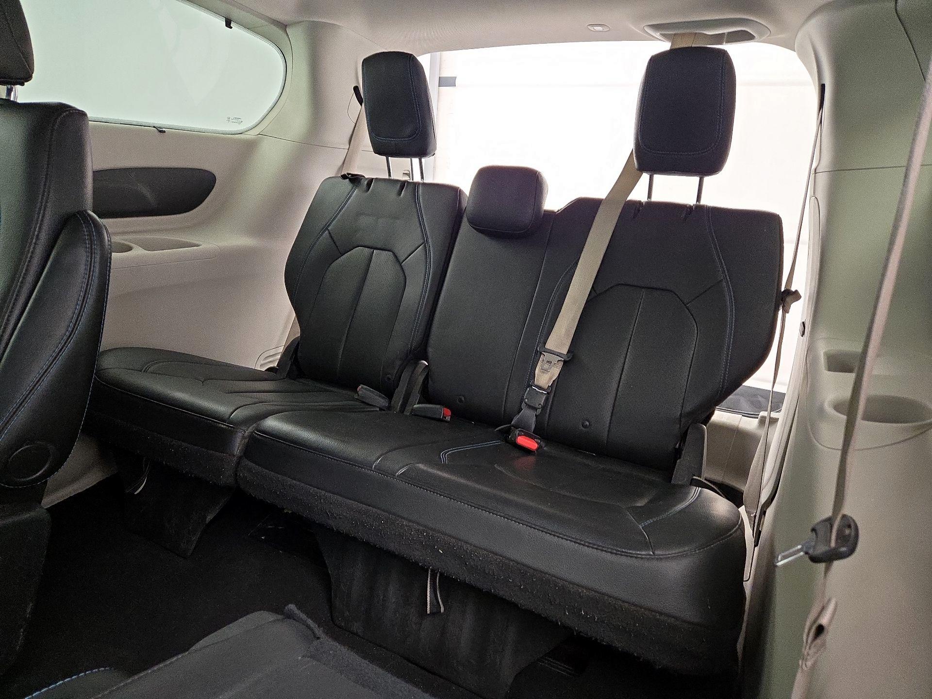 Thumbnail: 2021 Chrysler Pacifica - 20