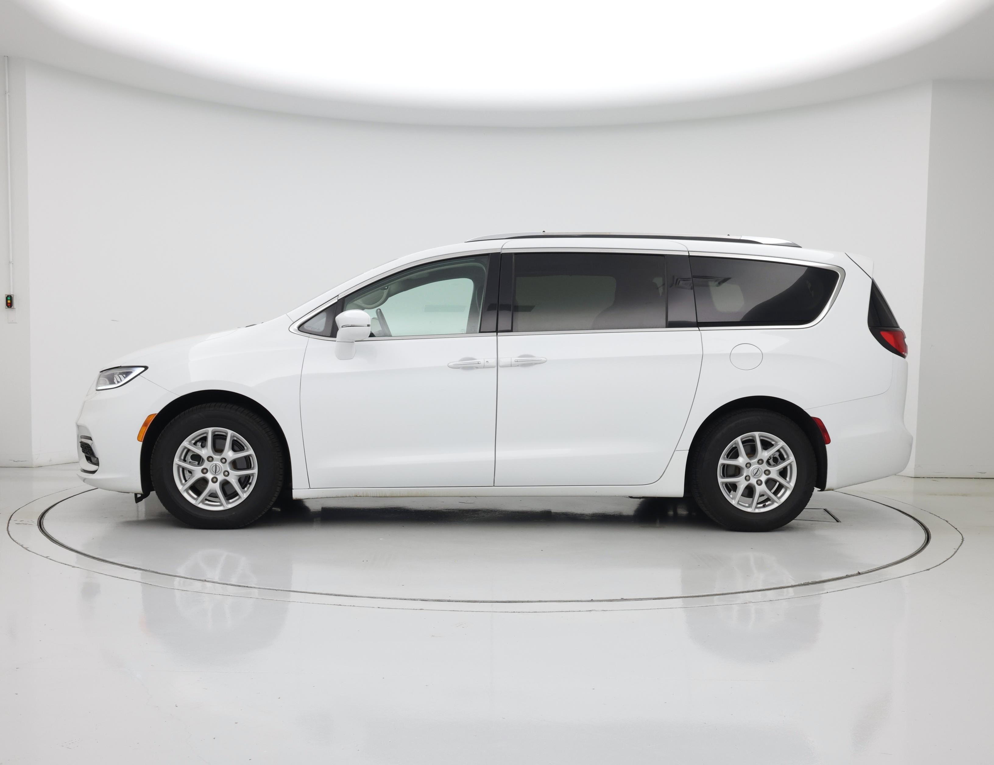 Thumbnail: 2021 Chrysler Pacifica - 3