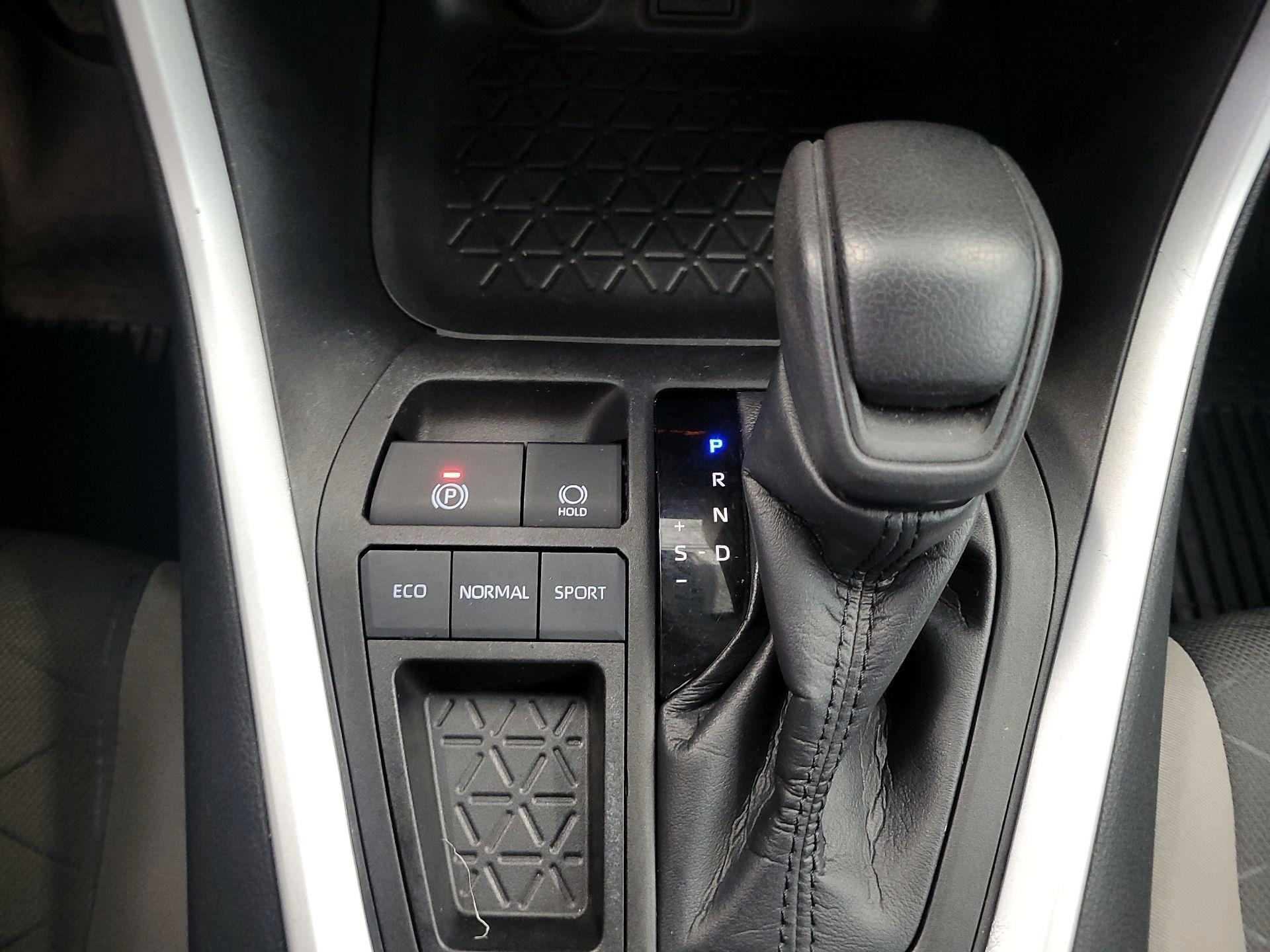 Thumbnail: 2023 Toyota RAV4 - 17