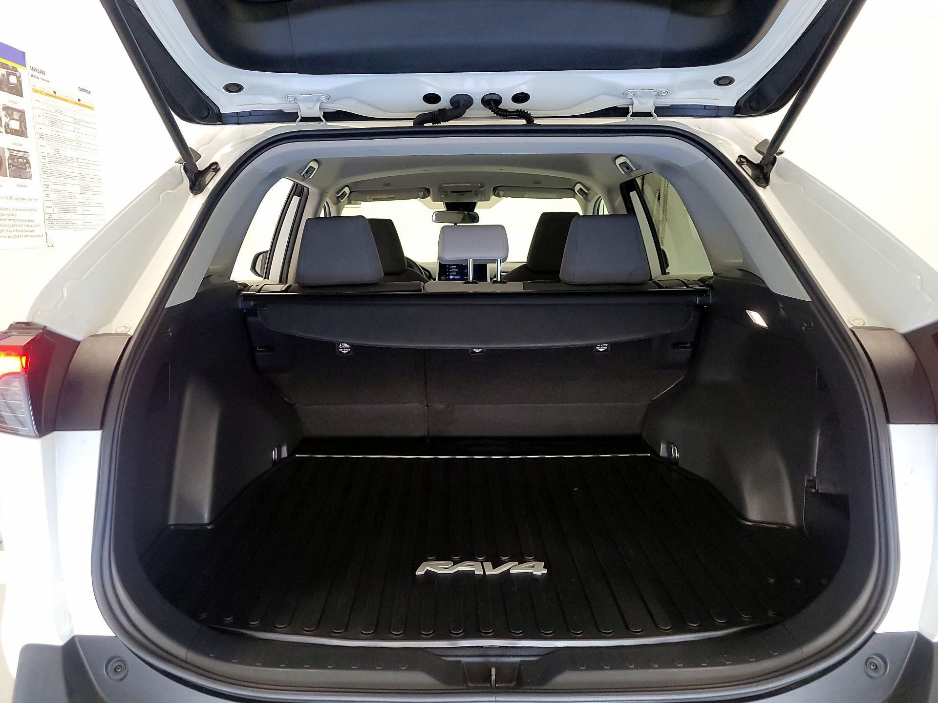 Thumbnail: 2023 Toyota RAV4 - 20