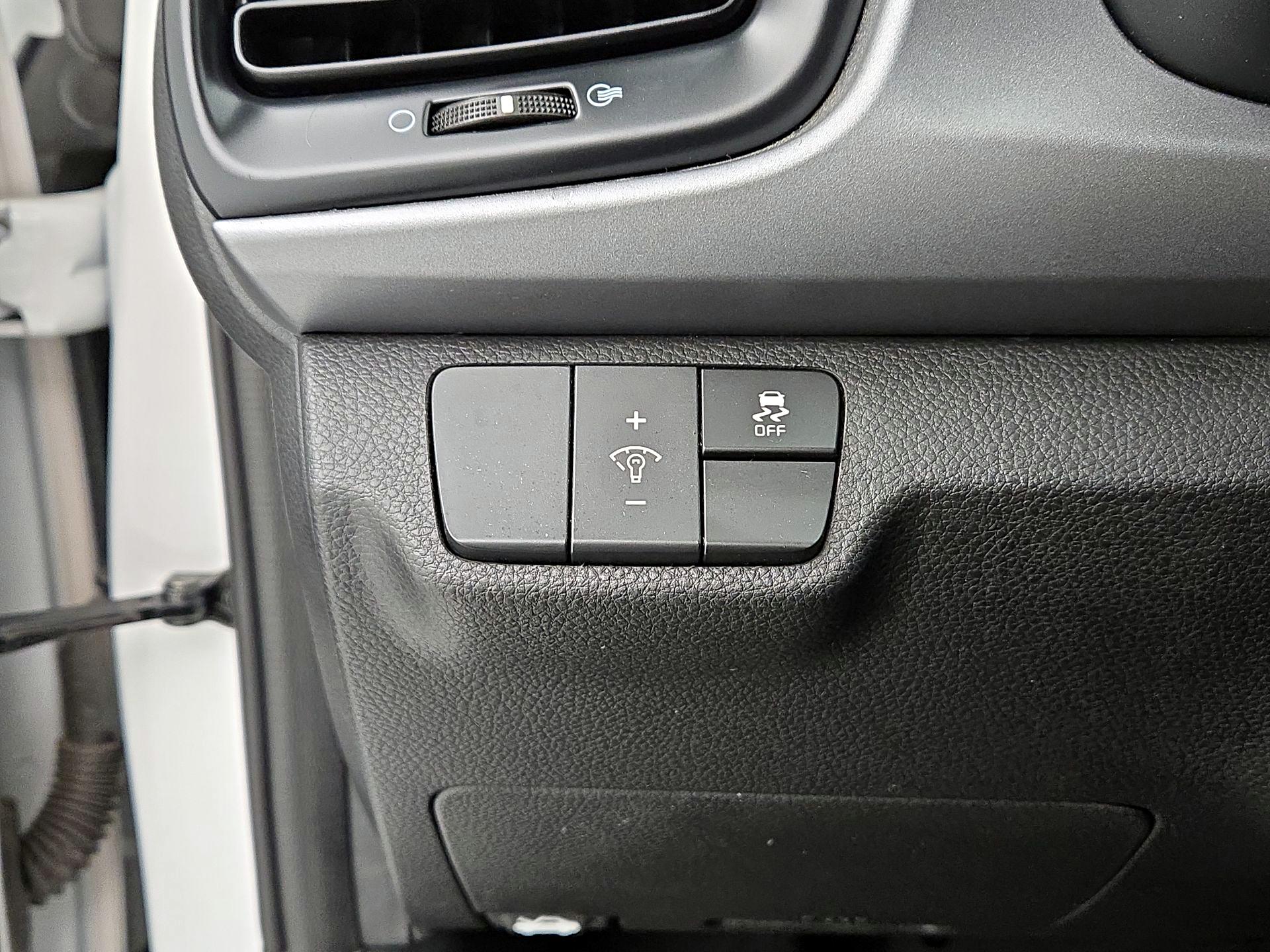 Thumbnail: 2023 Kia Rio - 13