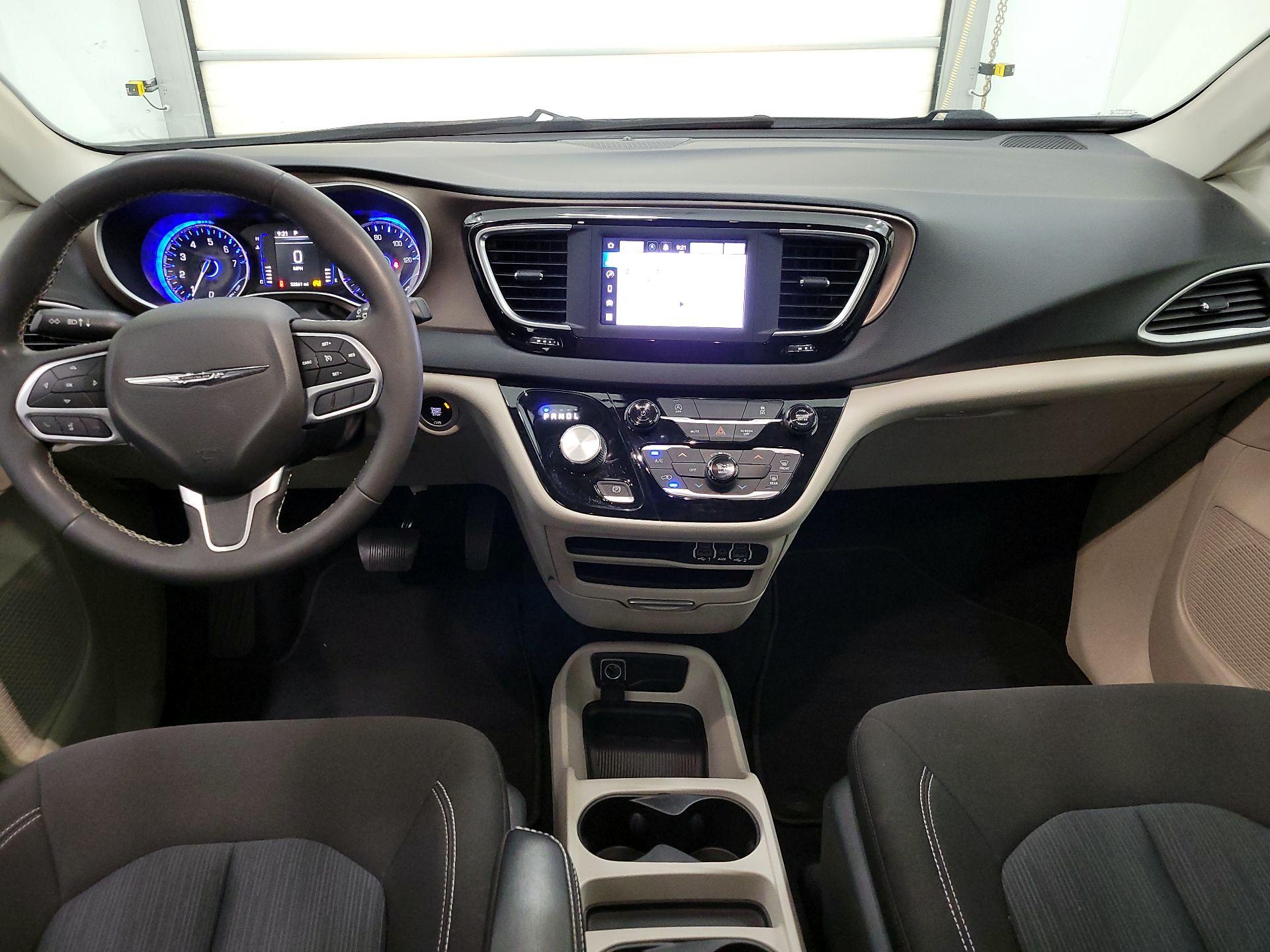 Thumbnail: 2022 Chrysler Voyager - 9