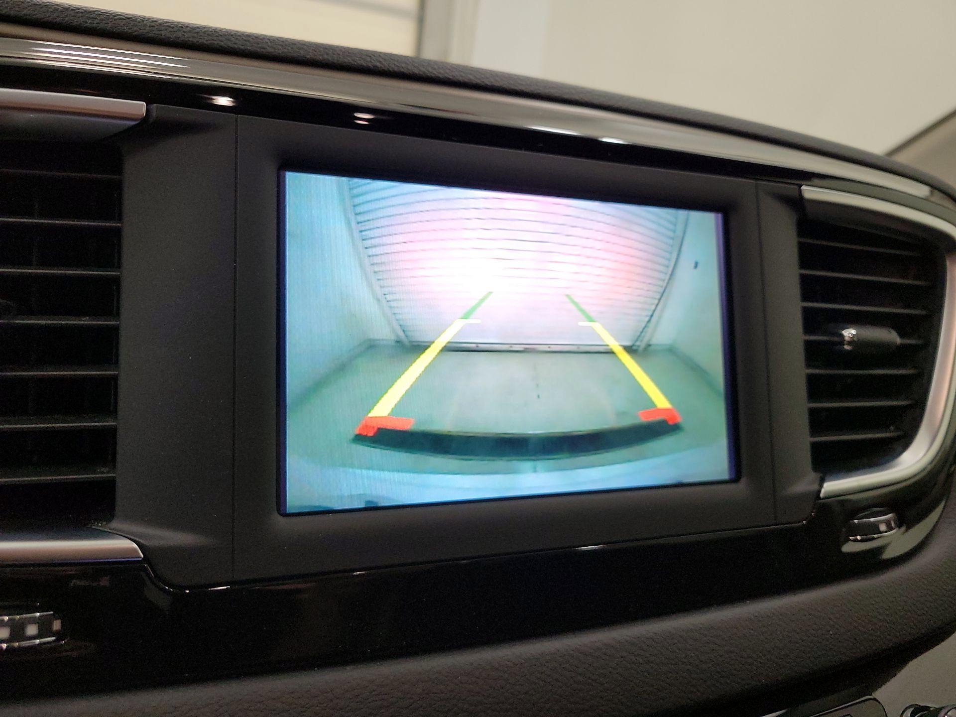 Thumbnail: 2022 Chrysler Voyager - 14