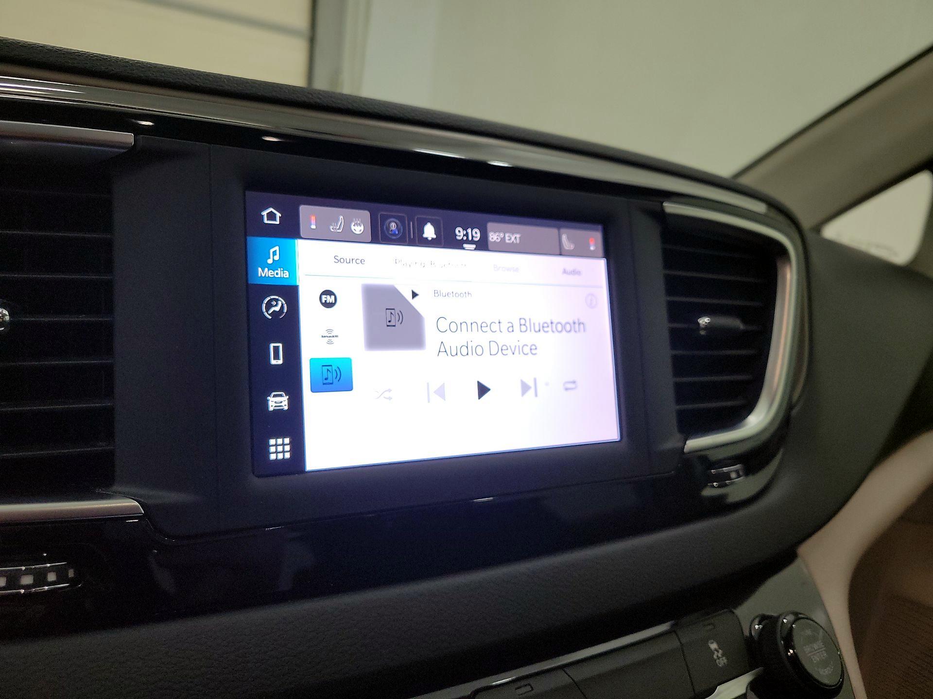 Thumbnail: 2022 Chrysler Voyager - 15