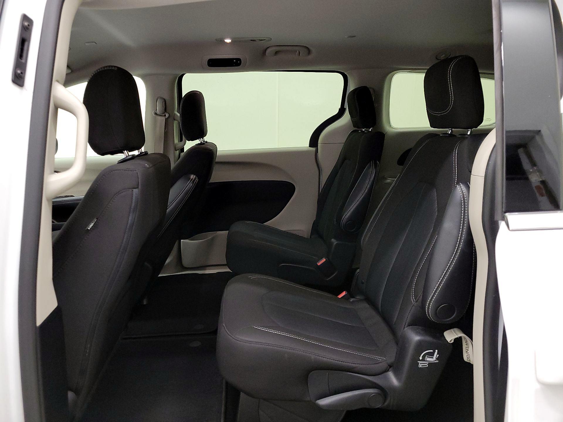 Thumbnail: 2022 Chrysler Voyager - 19