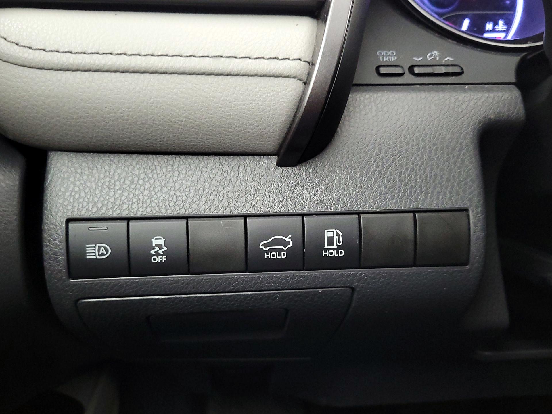 Thumbnail: 2021 Toyota Camry - 13