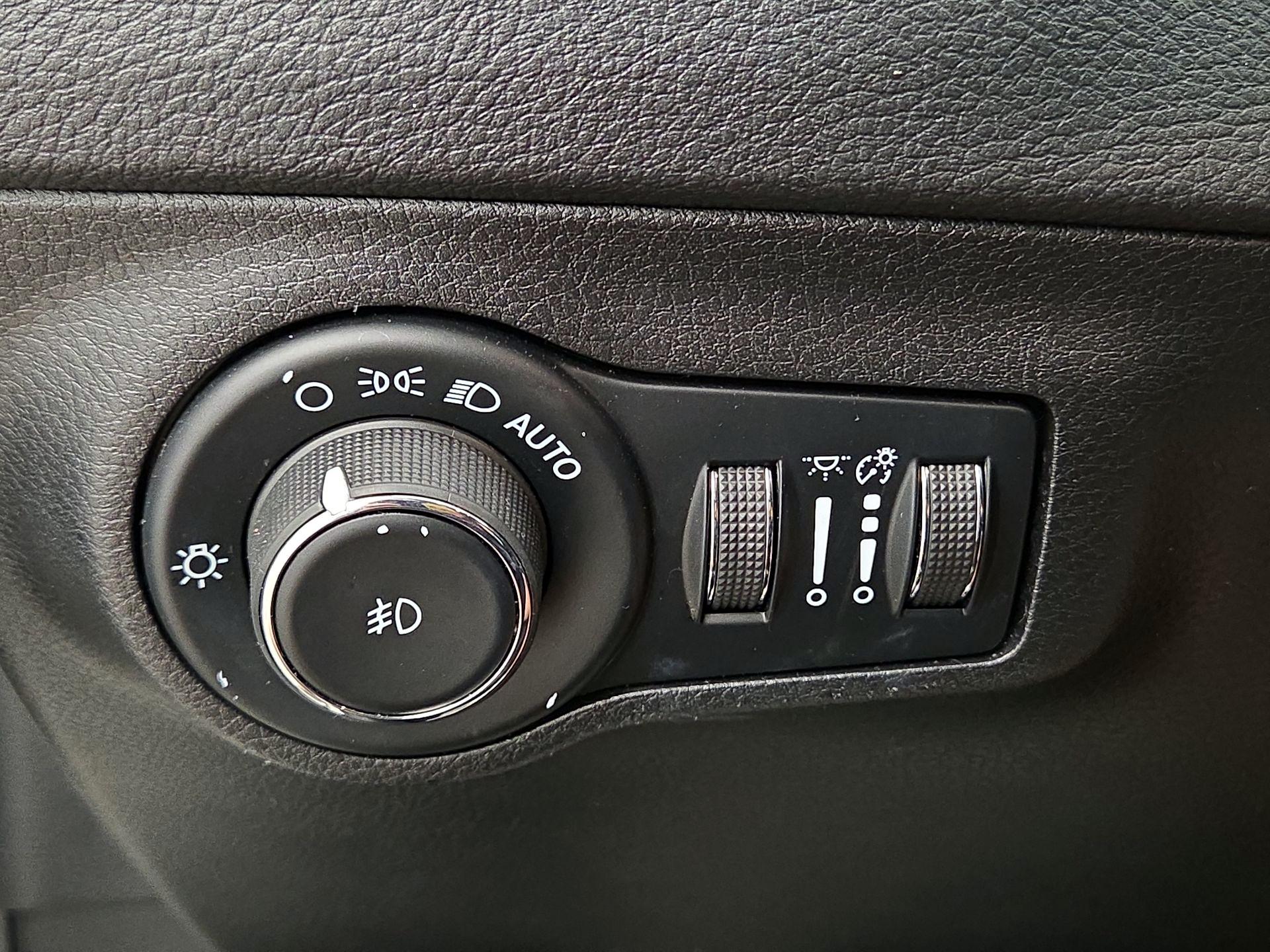 Thumbnail: 2021 Jeep Compass - 13