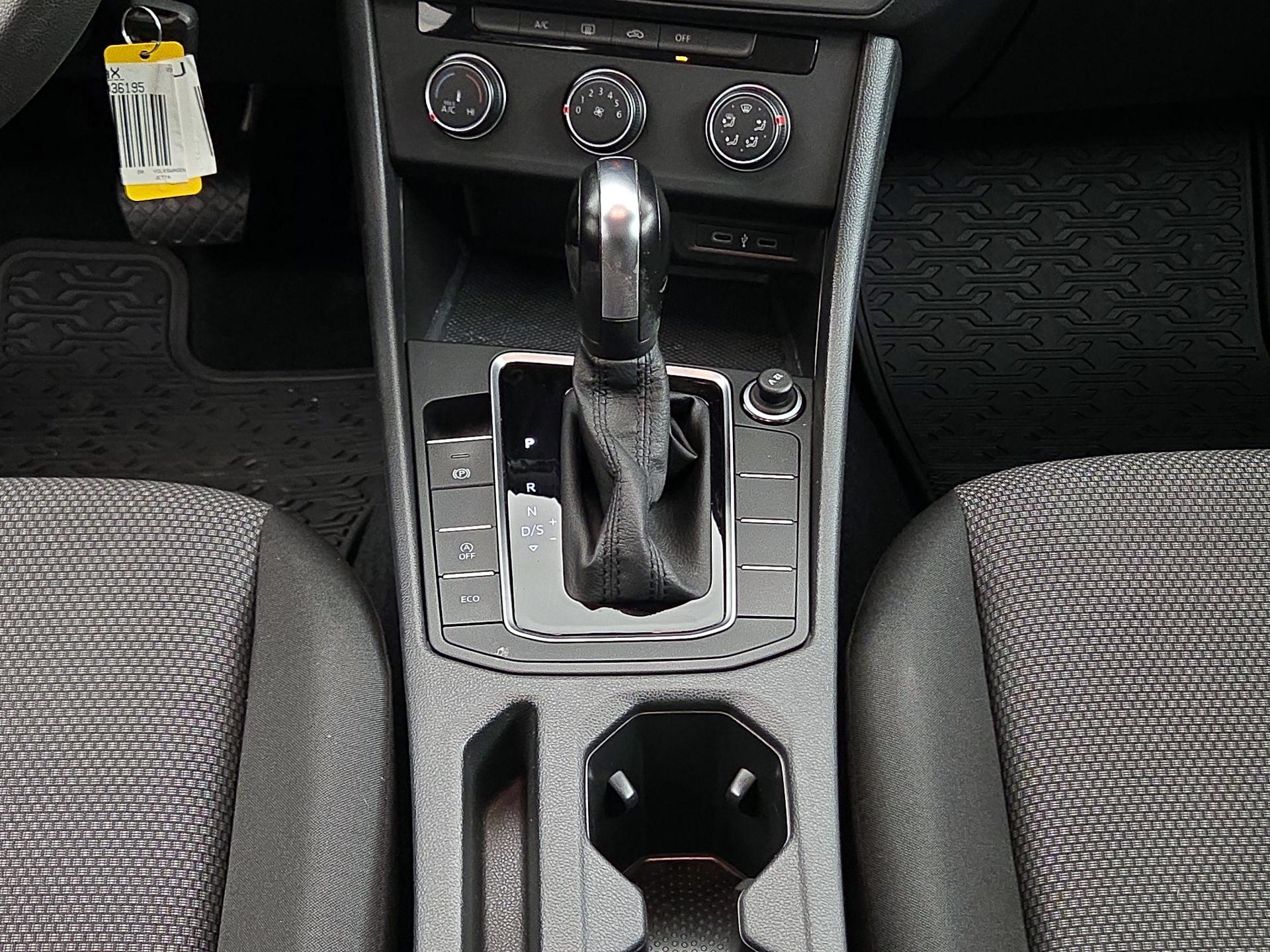 Thumbnail: 2020 Volkswagen Jetta - 17