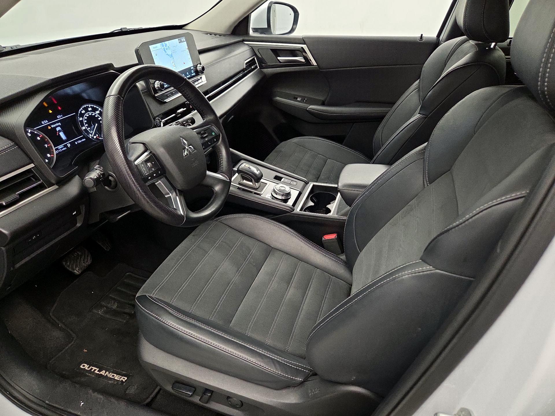 Thumbnail: 2024 Mitsubishi Outlander - 11