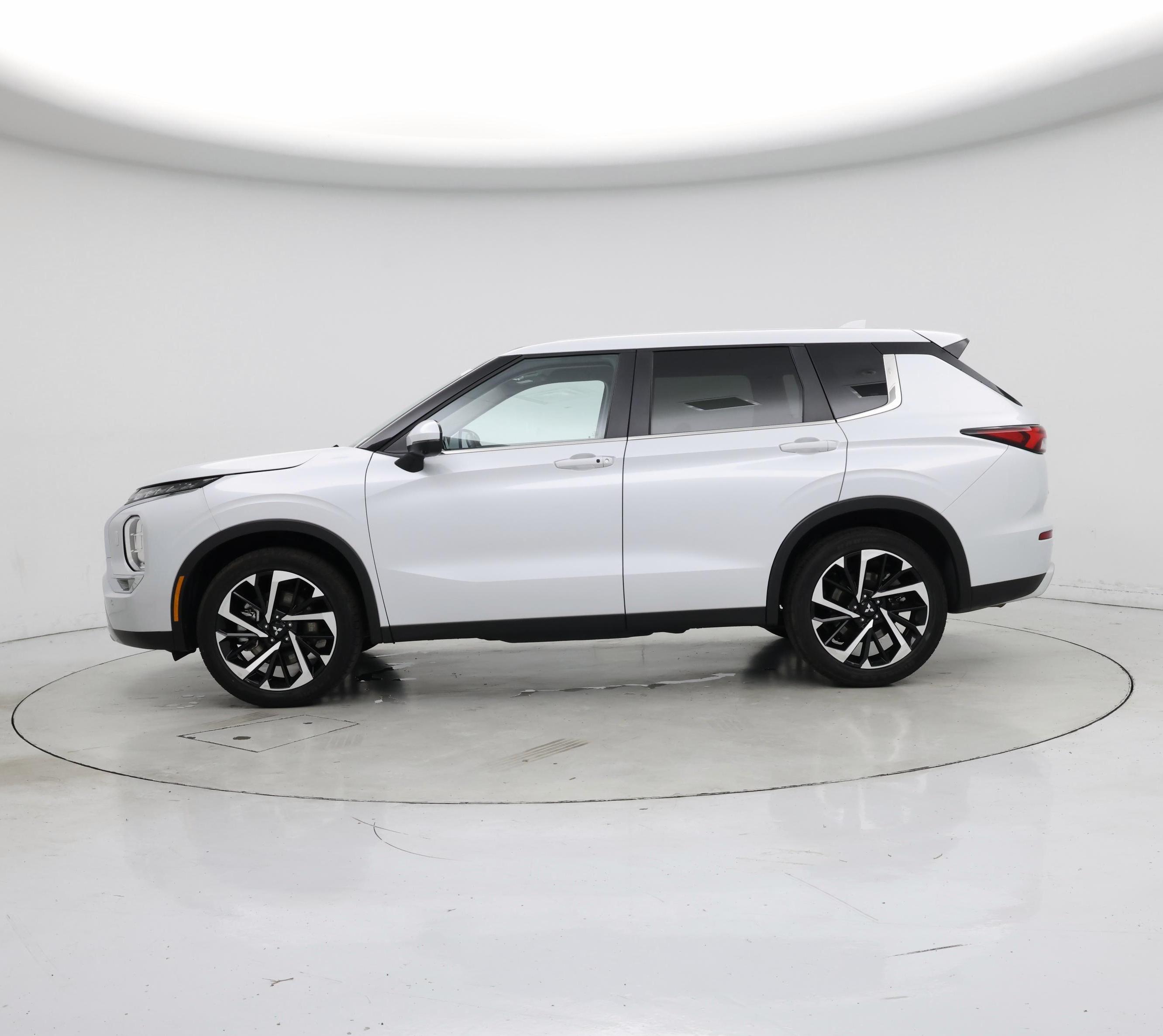 Thumbnail: 2024 Mitsubishi Outlander - 3