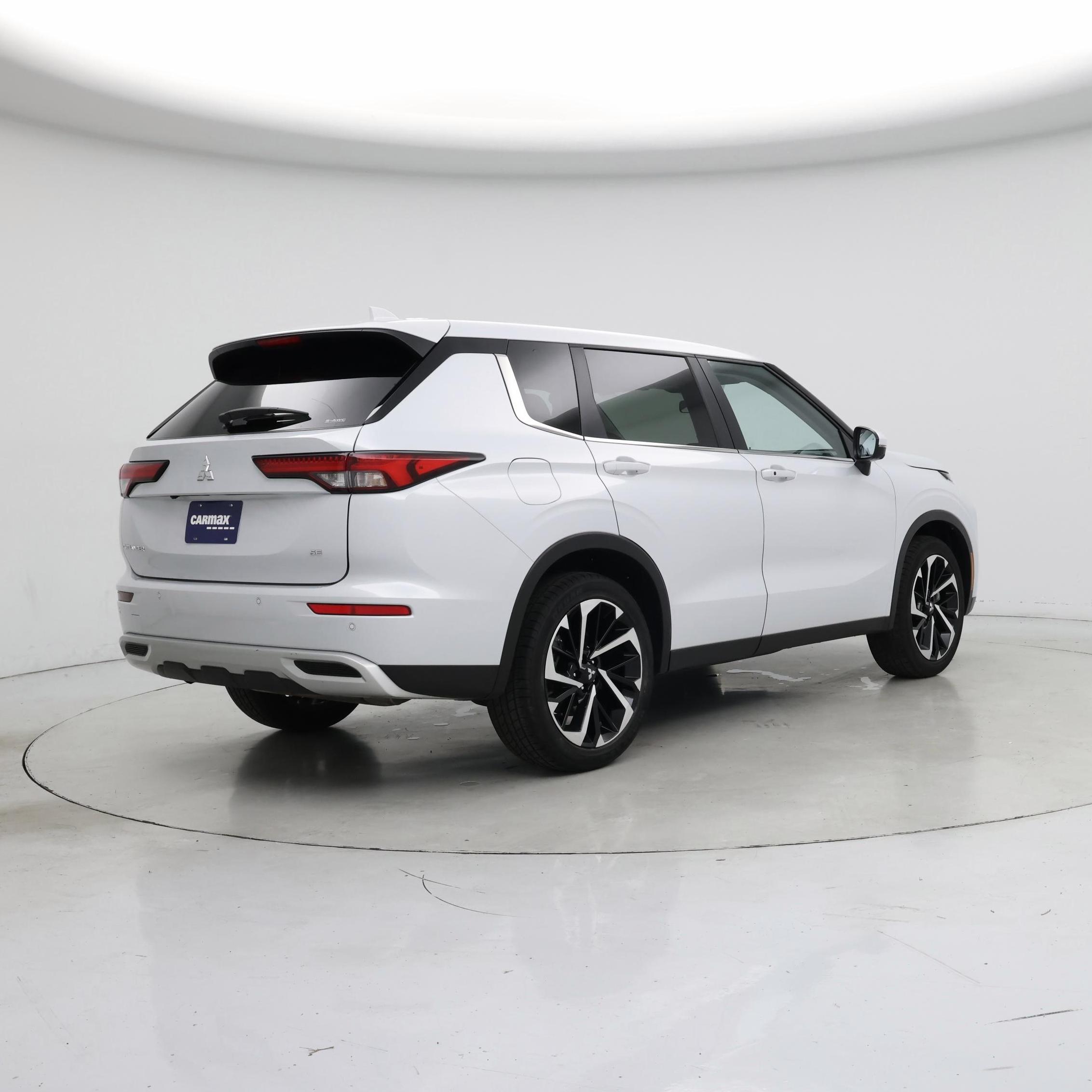 Thumbnail: 2024 Mitsubishi Outlander - 8