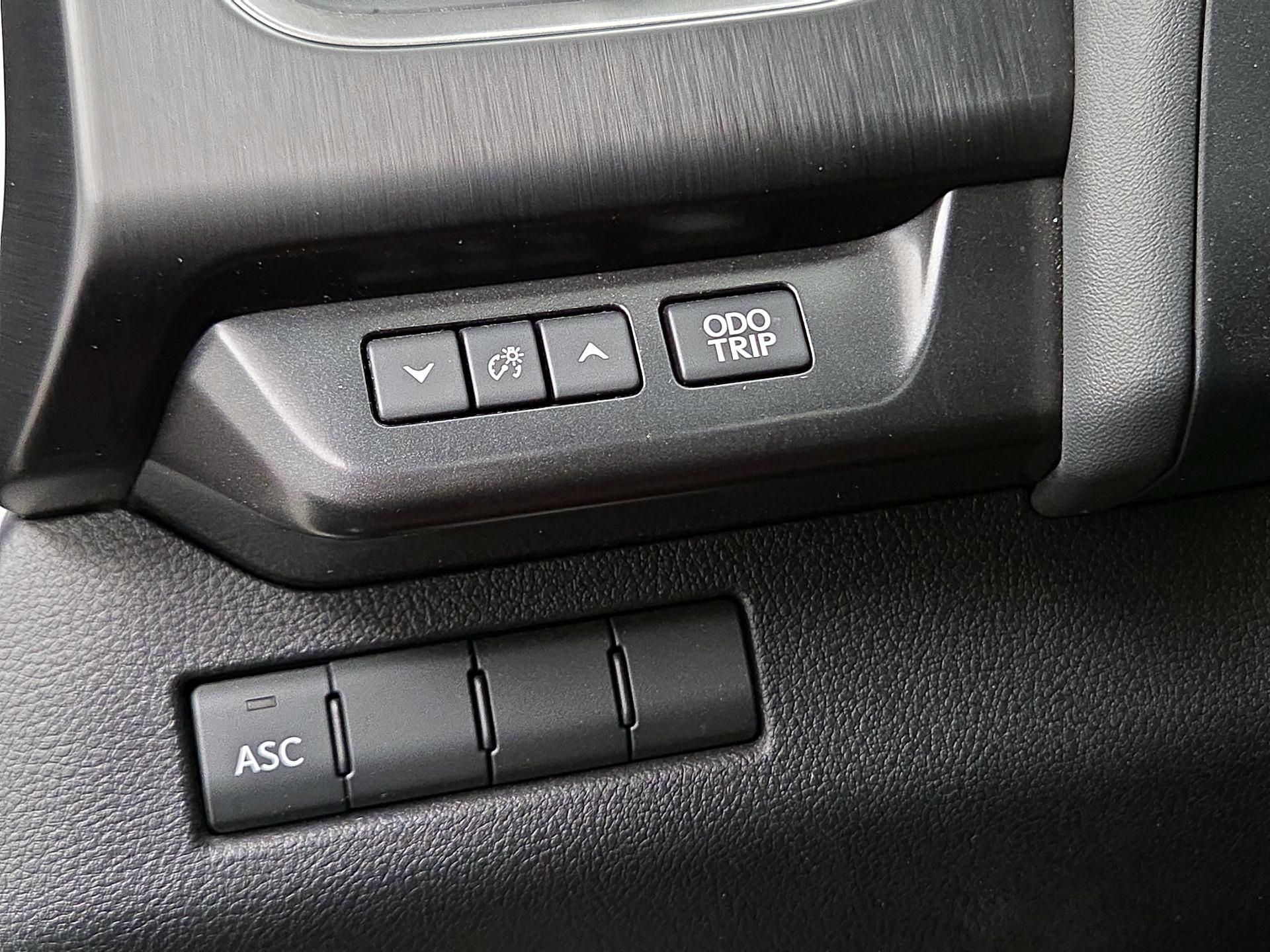 Thumbnail: 2021 Lexus UX - 13