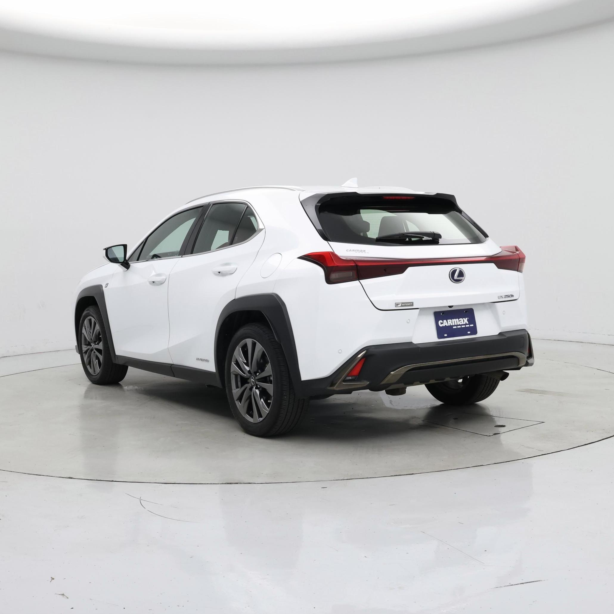 Thumbnail: 2021 Lexus UX - 2