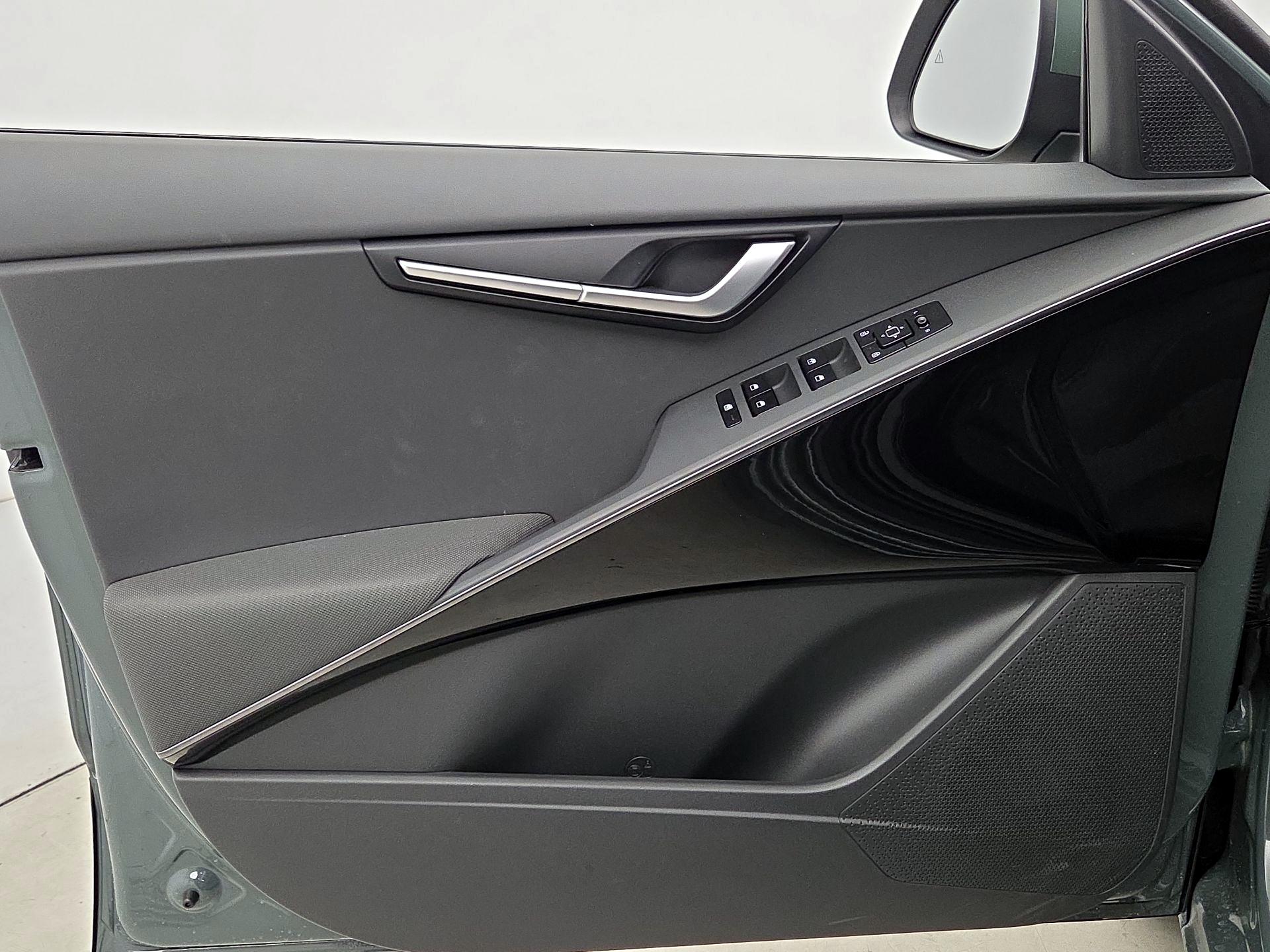 Thumbnail: 2025 Kia Niro - 12