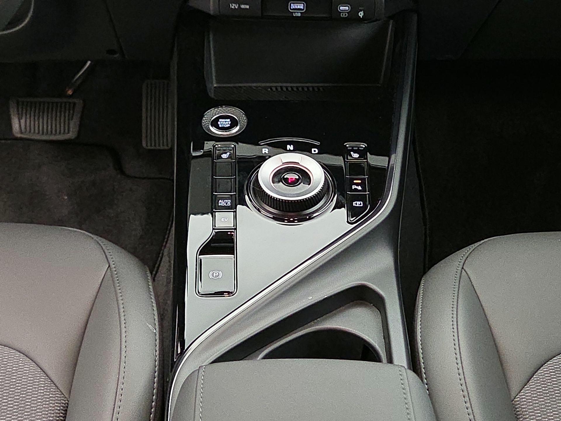 Thumbnail: 2025 Kia Niro - 18