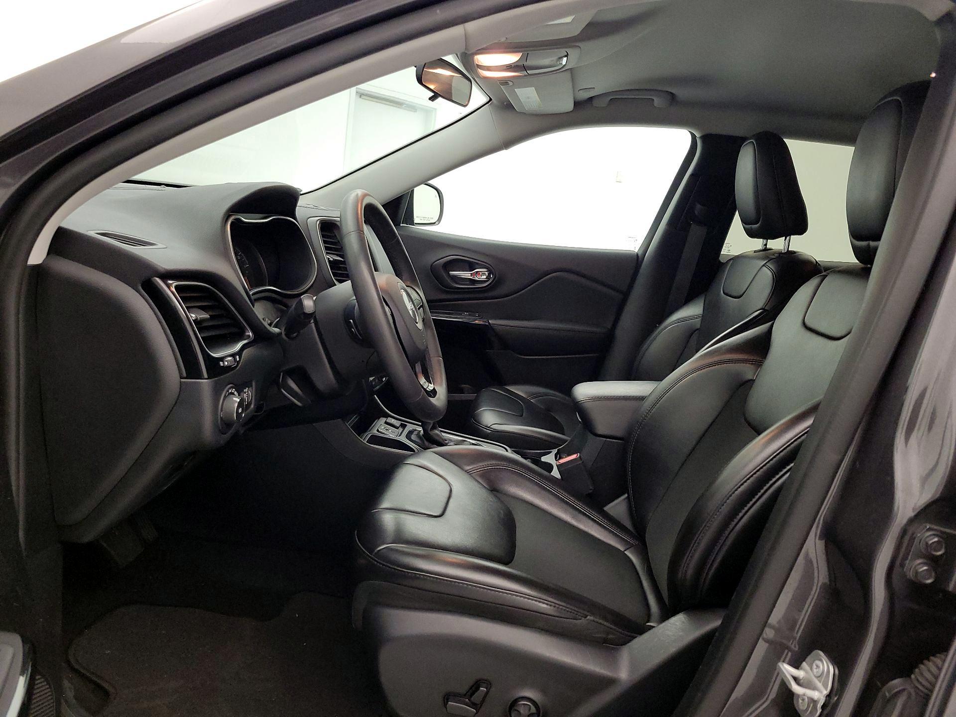 Thumbnail: 2020 Jeep Cherokee - 11