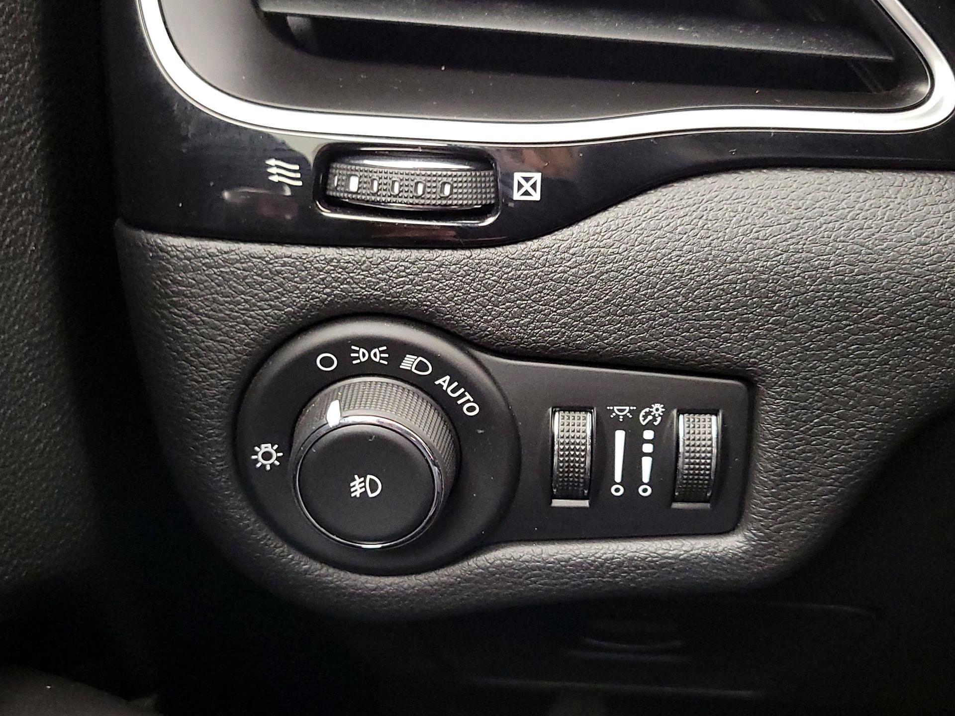 Thumbnail: 2020 Jeep Cherokee - 13