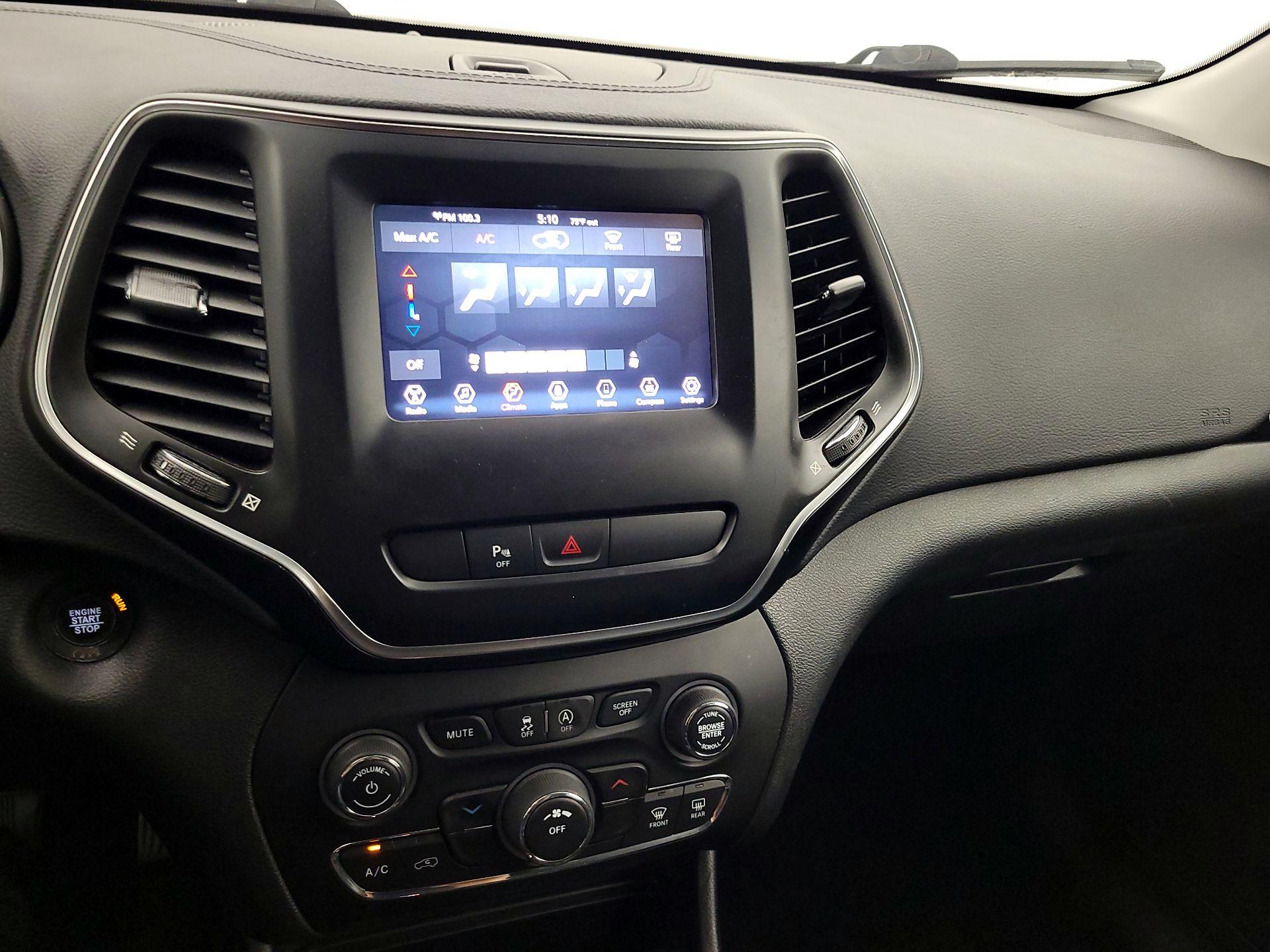 Thumbnail: 2020 Jeep Cherokee - 17