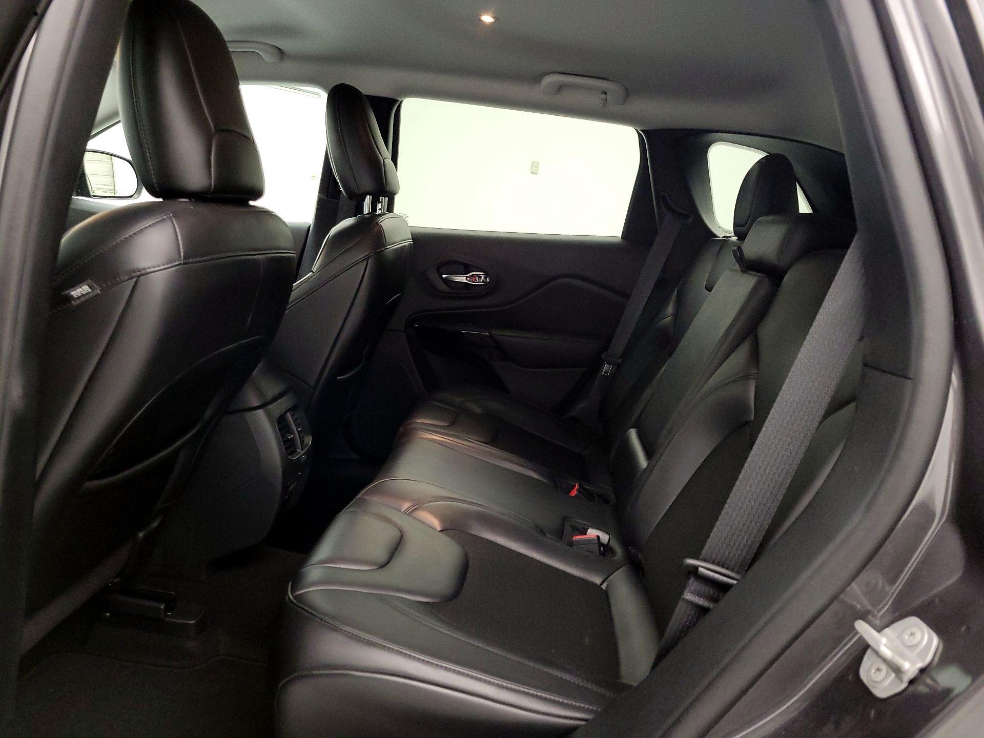 Thumbnail: 2020 Jeep Cherokee - 20