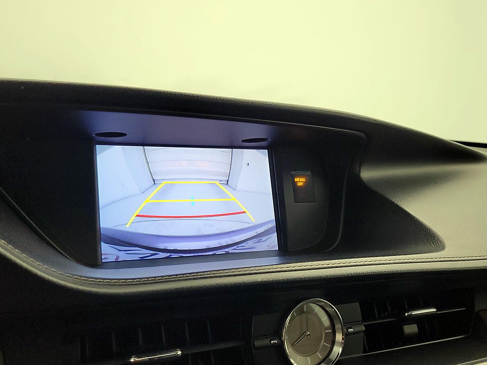 Thumbnail: 2016 Lexus ES - 14