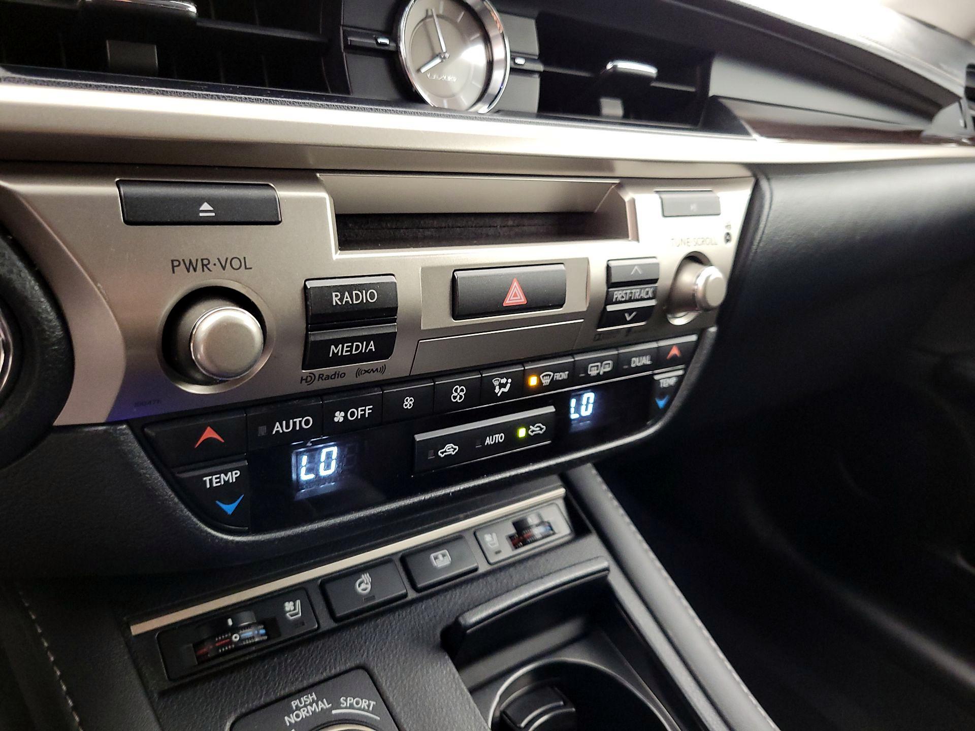 Thumbnail: 2016 Lexus ES - 16