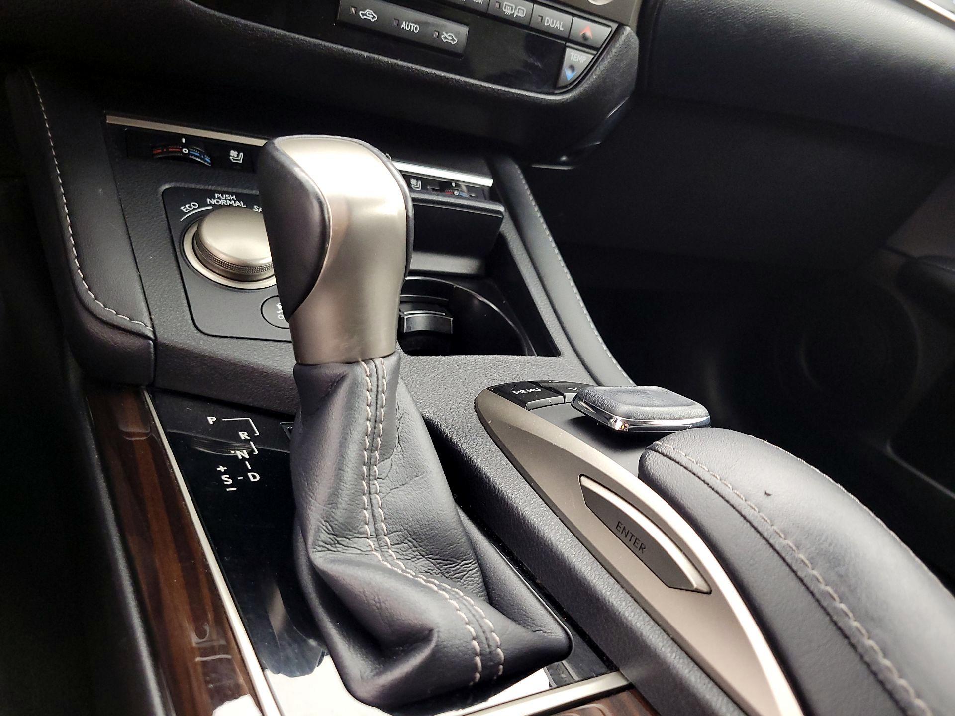 Thumbnail: 2016 Lexus ES - 17