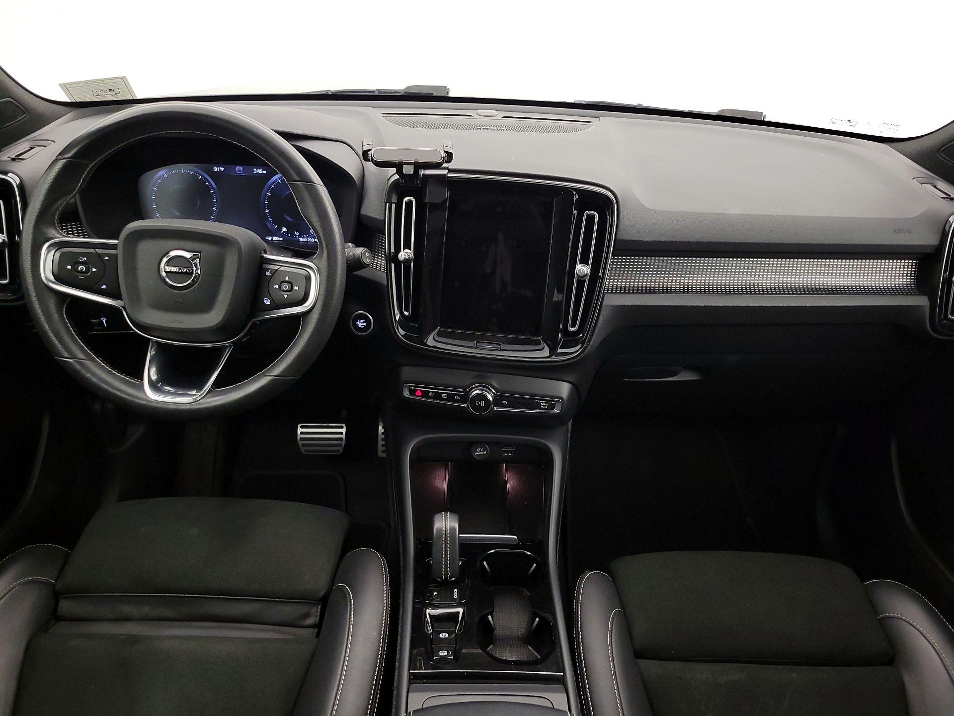 Thumbnail: 2021 Volvo XC40 - 9