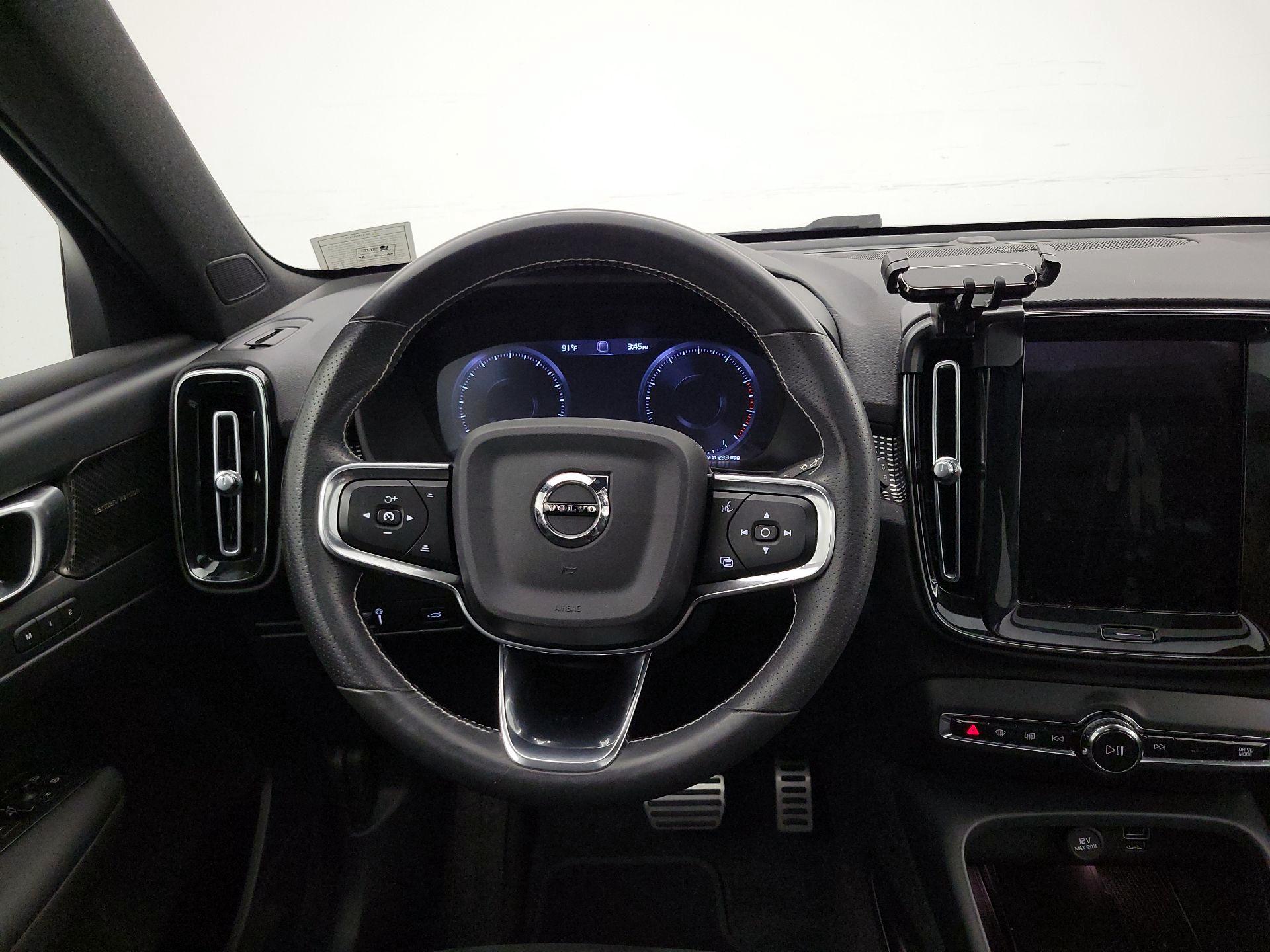 Thumbnail: 2021 Volvo XC40 - 10