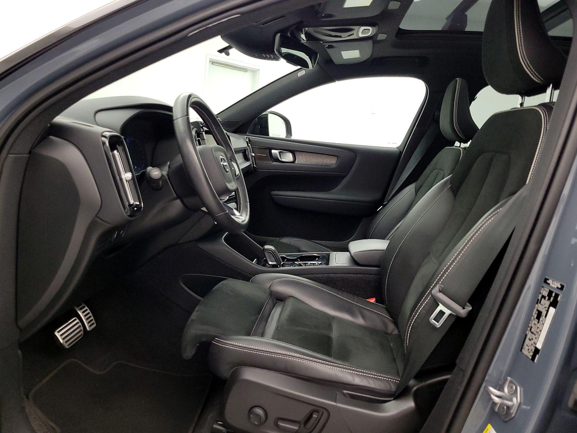 Thumbnail: 2021 Volvo XC40 - 11